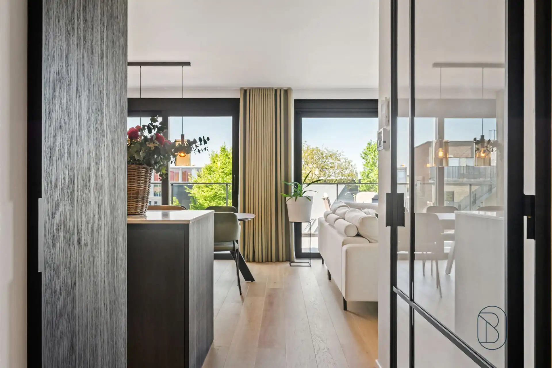 Mooi appartement met zuidgericht terras in centrum Waregem foto {{pictureIndex}}