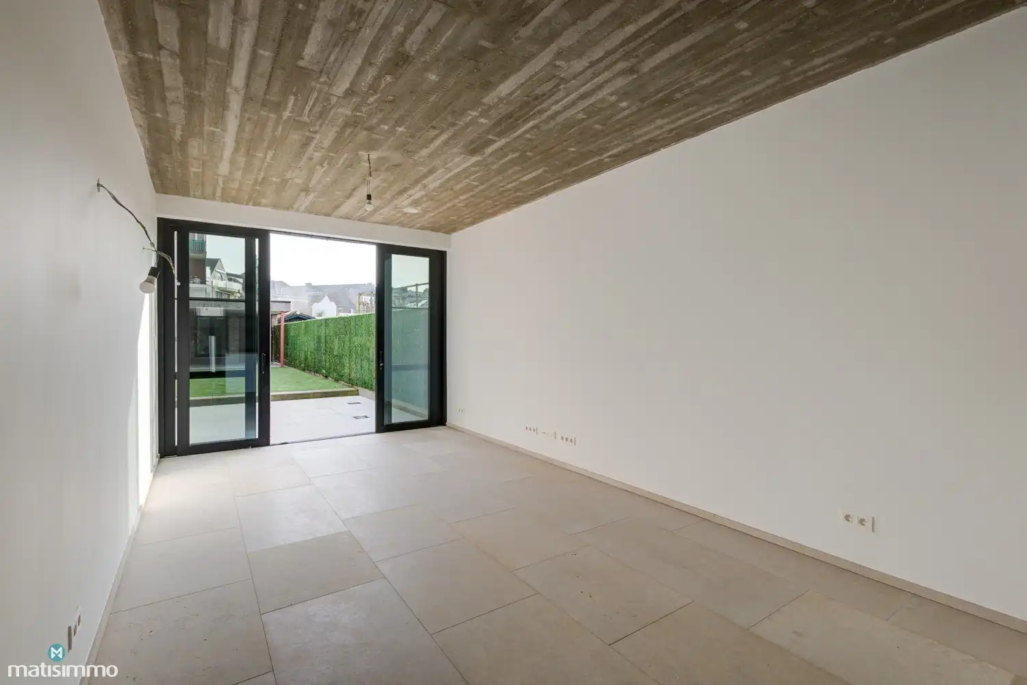 VOLLEDIG VERNIEUWDE TUSSENWONING (EPC A) MET 3 SLAAPKAMERS, BETONKELDER EN TUIN IN STADSCENTRUM BILZEN foto 2