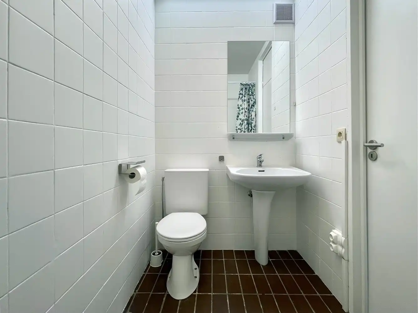 Verzorgde studio met balkon op centrale ligging foto 9