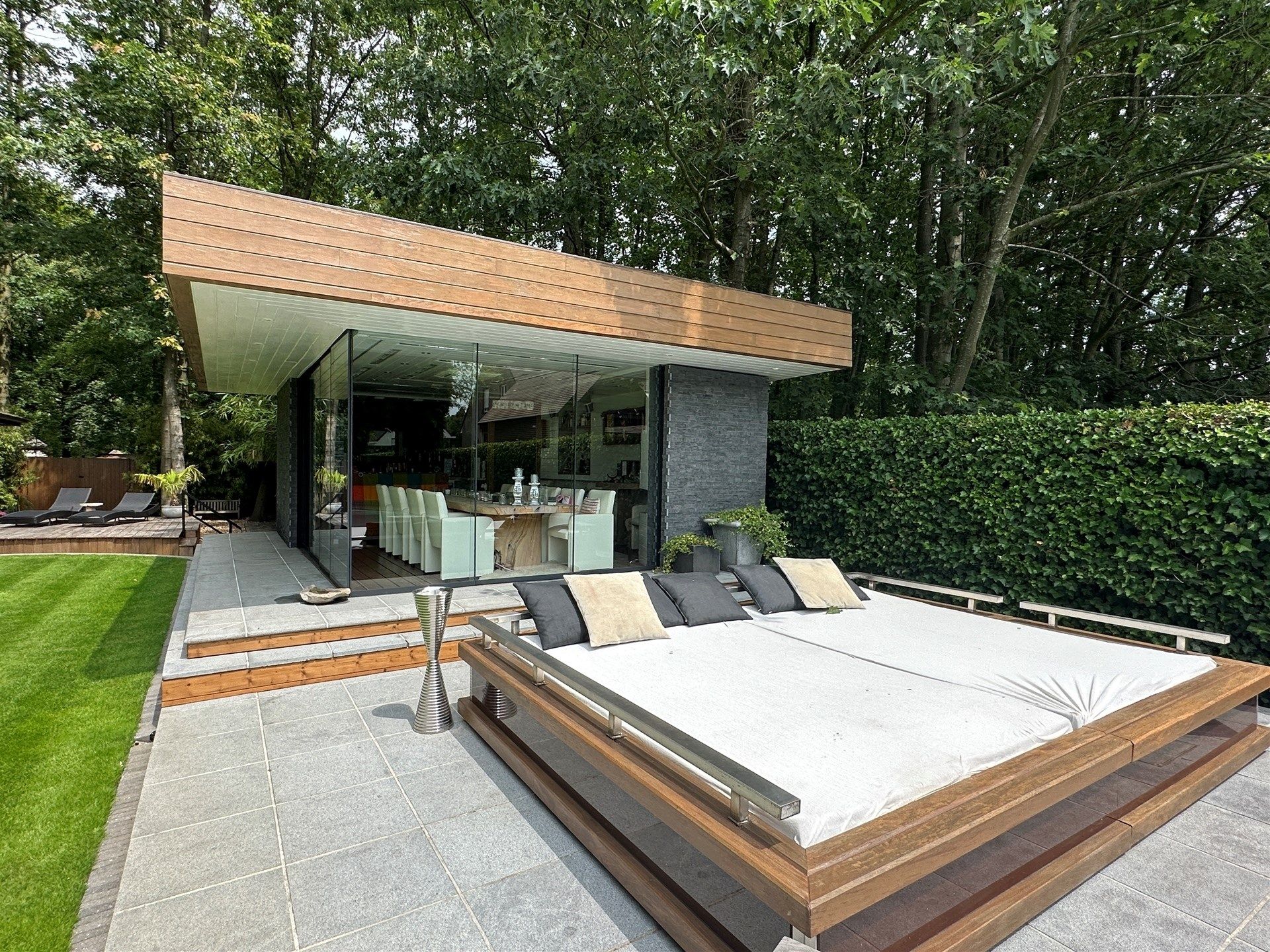 Villa met prachtige tuin, zwembad en bijgebouwen op 2.063m². foto 8