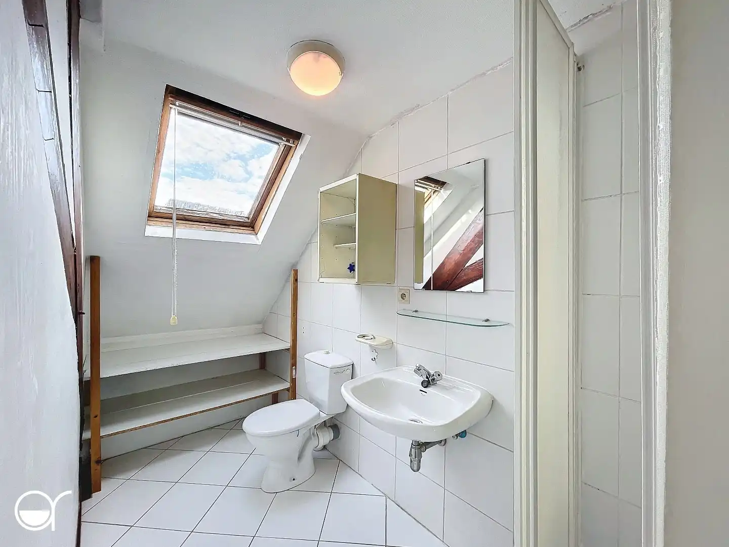 Ongemeubelde duplex-studio in een herenhuis met dakterras foto 6