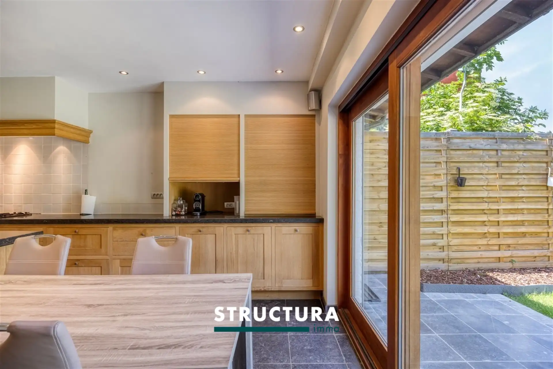 Prachtige woning met ruime loods foto 13