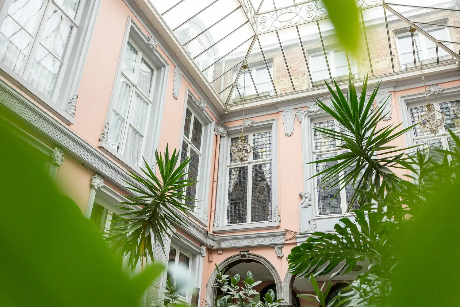 Een zeldzaam en groen privilige in het hart van Antwerpen: wonen in het historische Venushof foto 6