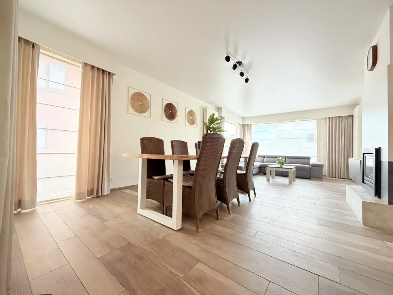 Alleenstaande woning met handelsruimte foto 4