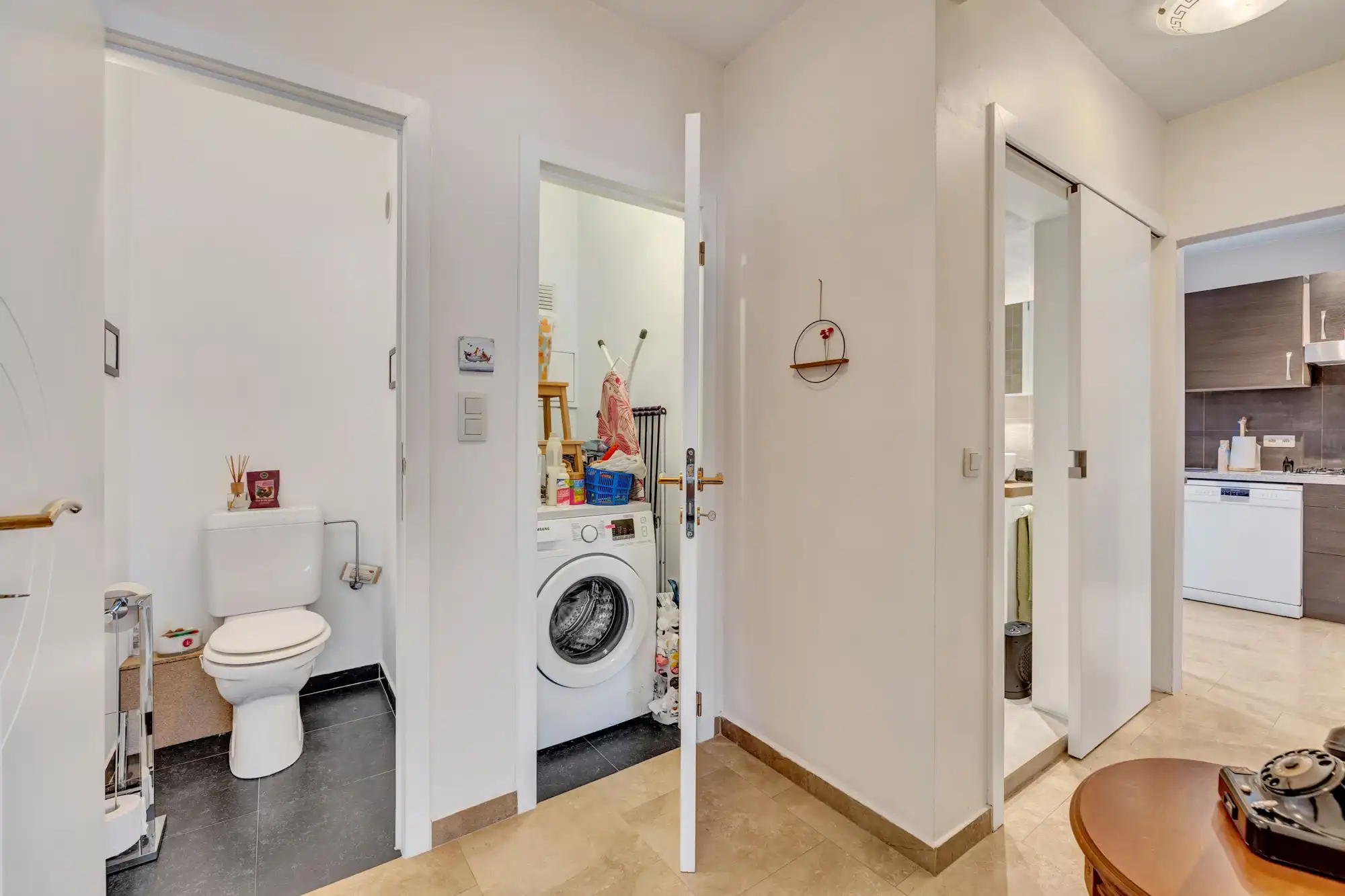 Gerenoveerd 2-slaapkamerappartement in Sint-Agatha-Berchem foto 5