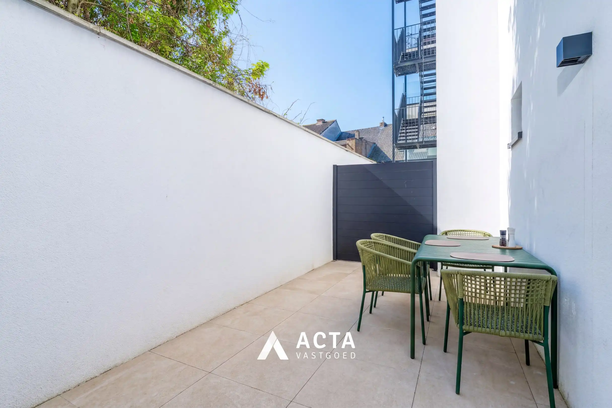 Luxueus gelijkvloersappartement met terras nabij Zeedijk van Mariakerke foto 11