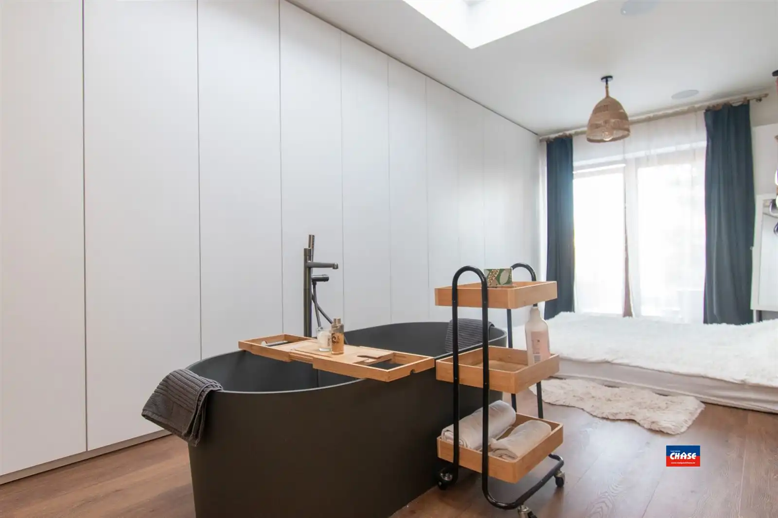 Bel-étage met 4 slaapkamers, 2 badkamers, kantoorruimte, garage en tuin. foto 10