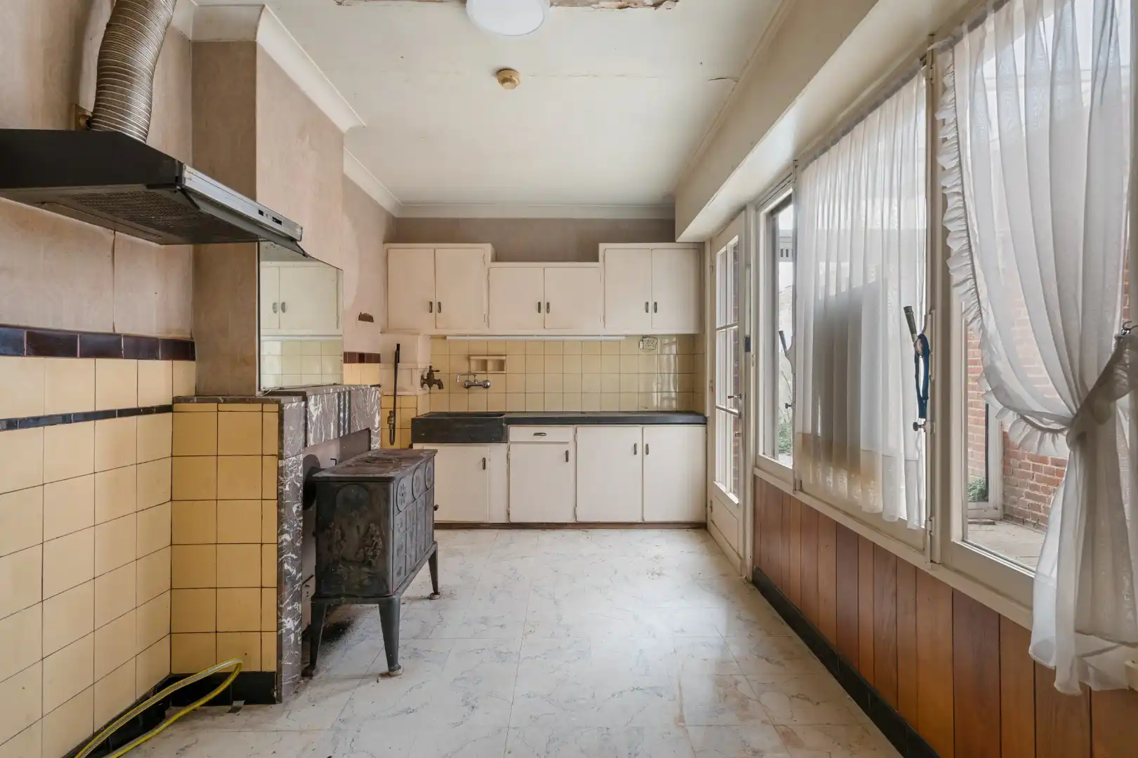 Woning met 7 slaapkamers en tuin met uitweg in Dadizele-centrum foto 6