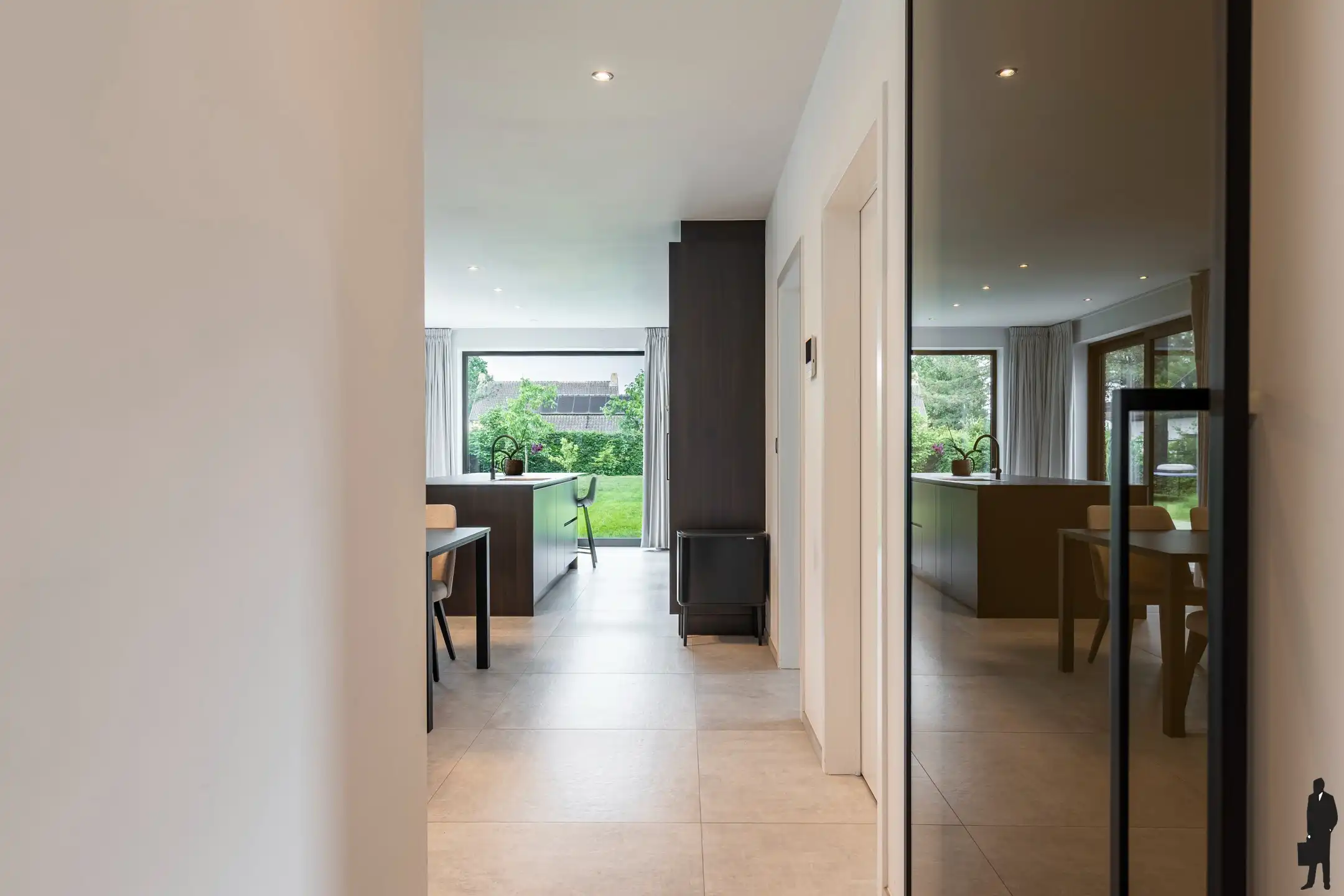 Ruime woning met multifunctionele studio foto 5