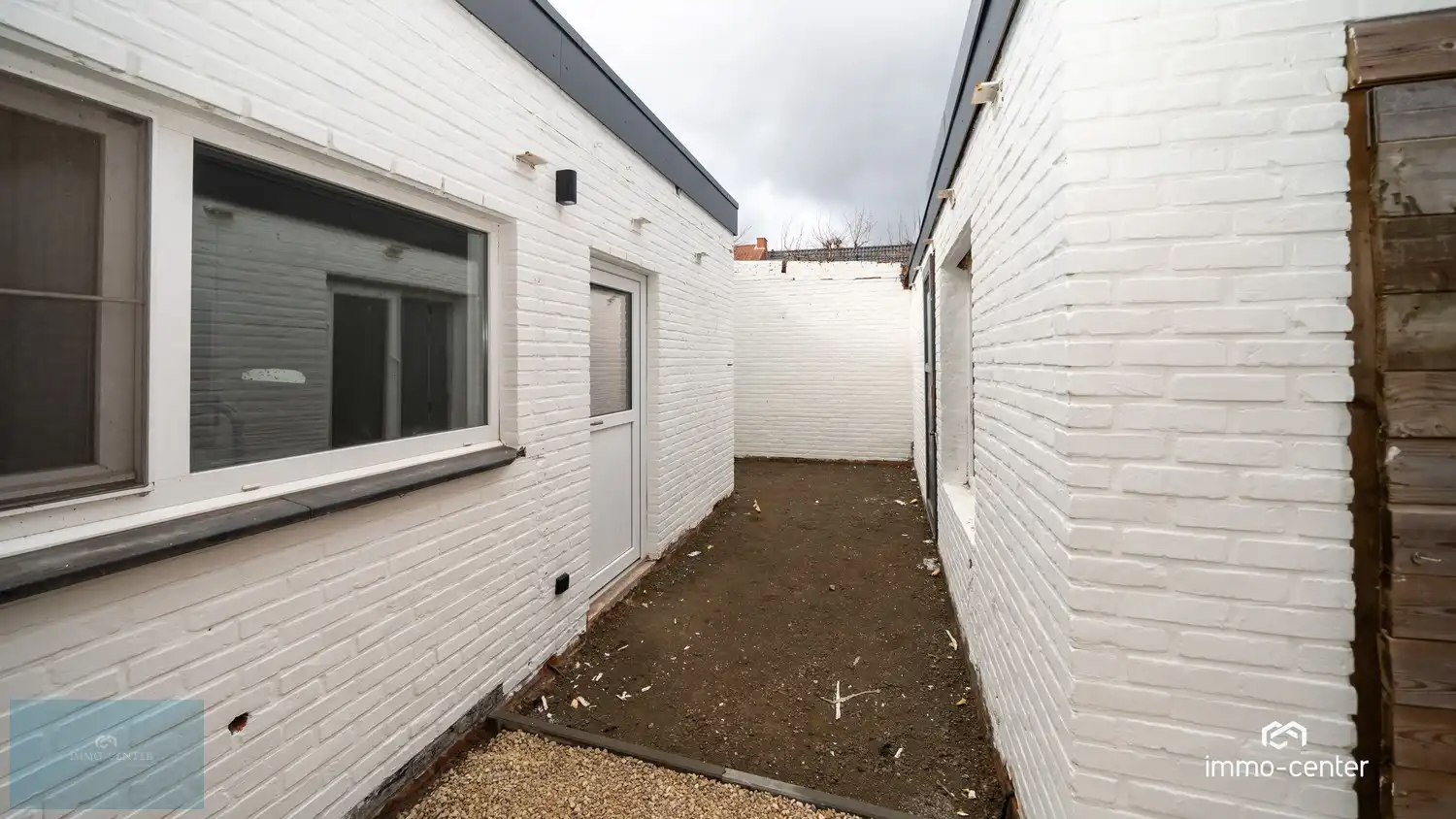 ✨ Volledig gerenoveerde halfopen woning met 2 slaapkamers in Genk foto 3