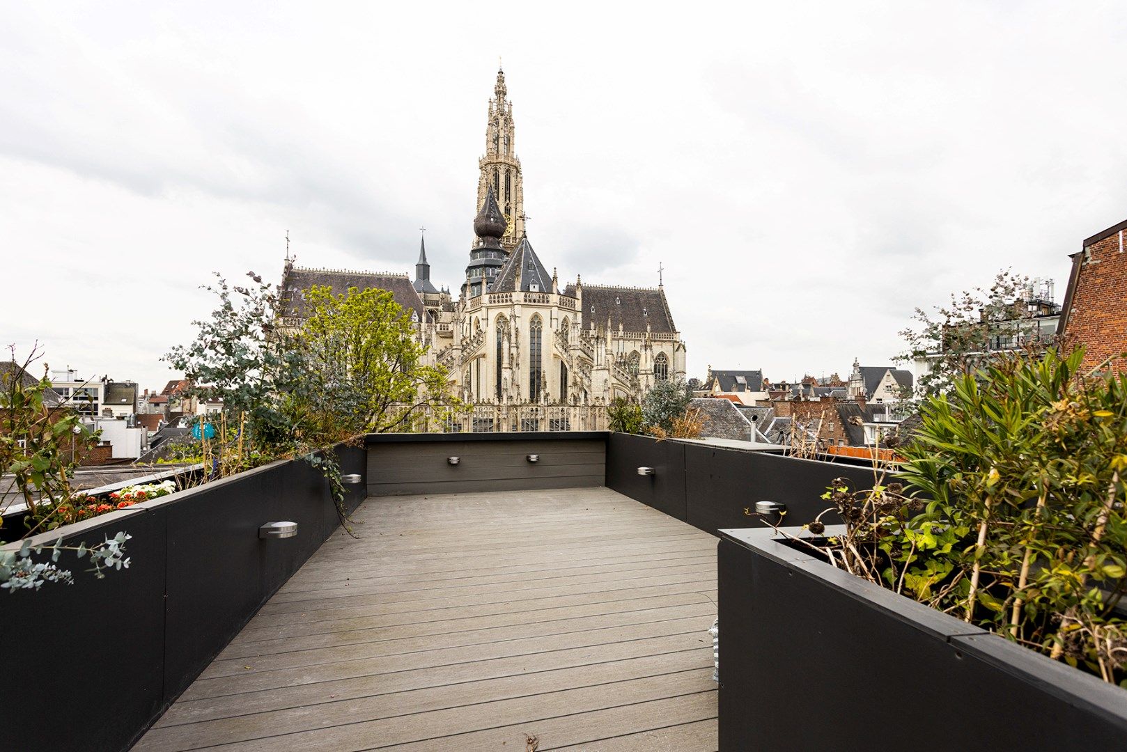 Prachtig gerenoveerd appartement (71m²) met dakterras (40m²)! foto {{pictureIndex}}