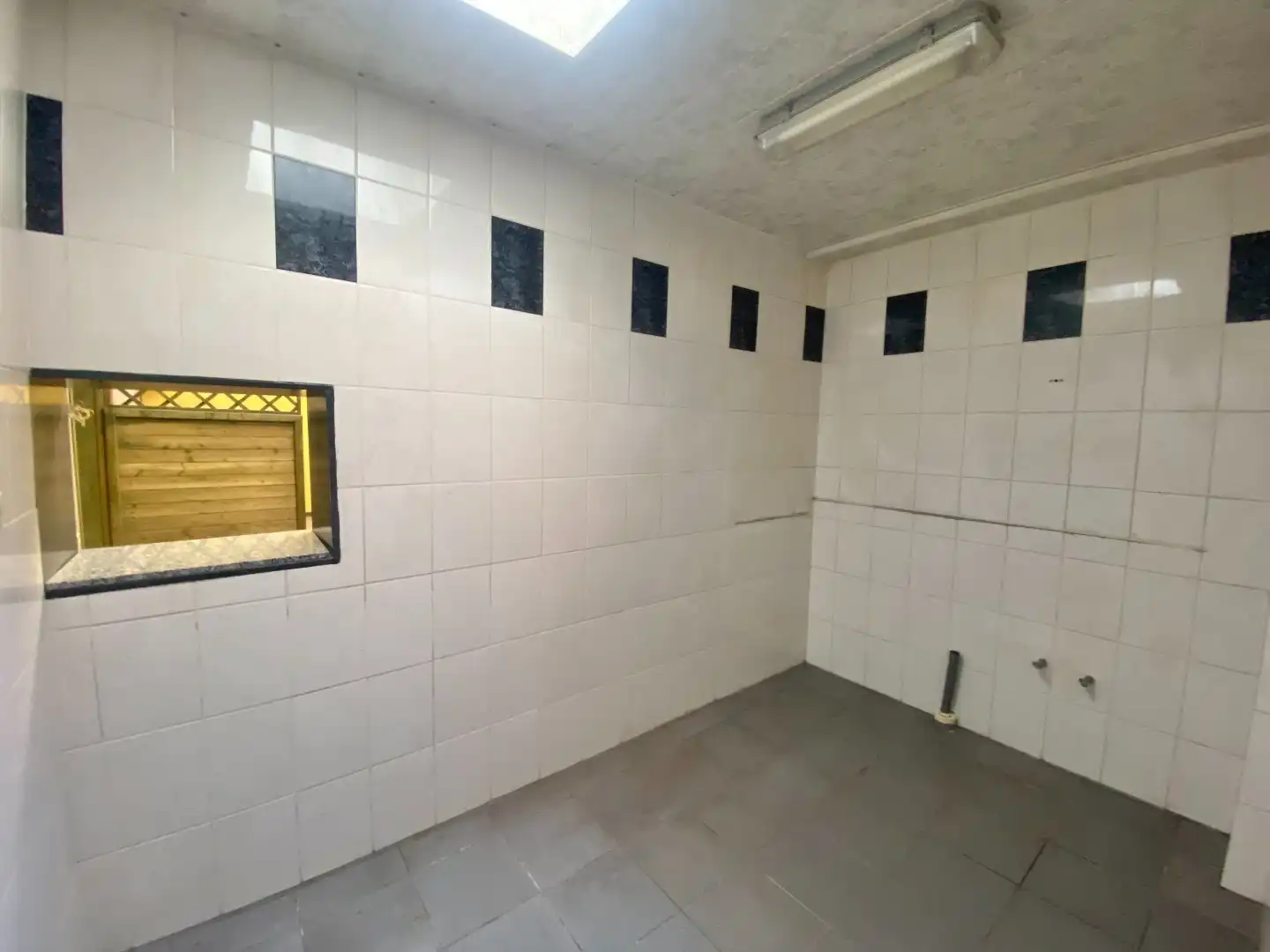 RUIM HANDELSPAND MET TAL VAN MOGELIJKHEDEN OP CENTRUM LOCATIE foto 12