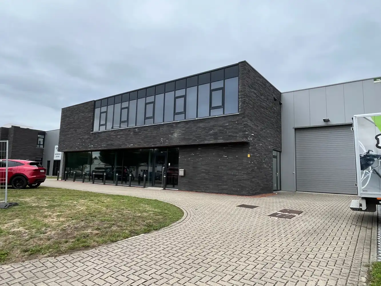 217m² kantoren + 696m² bedrijfshal foto 23