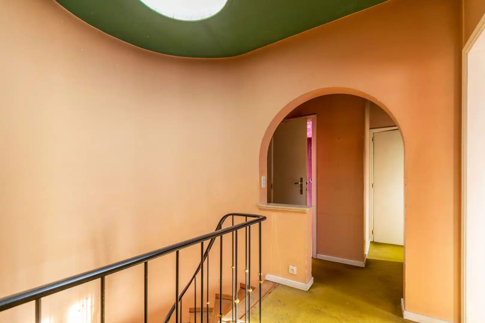 Een te vernieuwen, grote (305m²) “dokterswoning”  foto 9