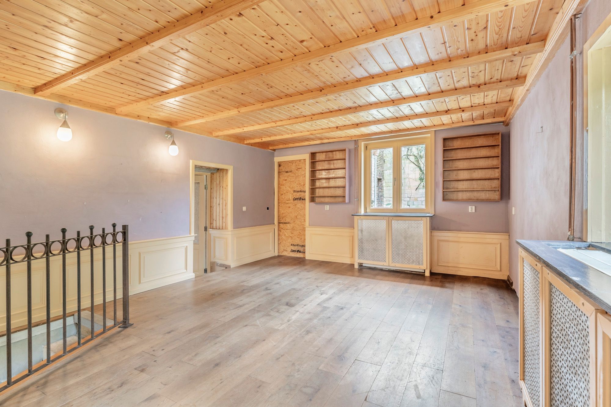 Deels Gerenoveerde Dorpshoeve met Veel Mogelijkheden foto 8
