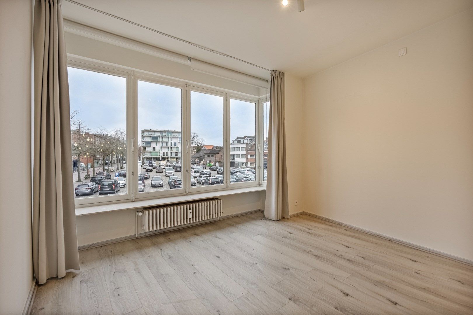 Recent gerenoveerd appartement met 2 slpks gelegen op het Rondplein !  foto 8