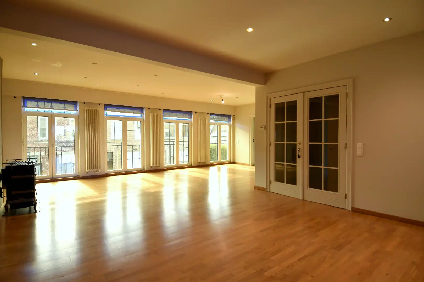 Statige woning met praktijkgedeelte (101 m²), 4 slaapkamers en zonnige tuin te koop in het straatbeeld van Bellegem foto 4