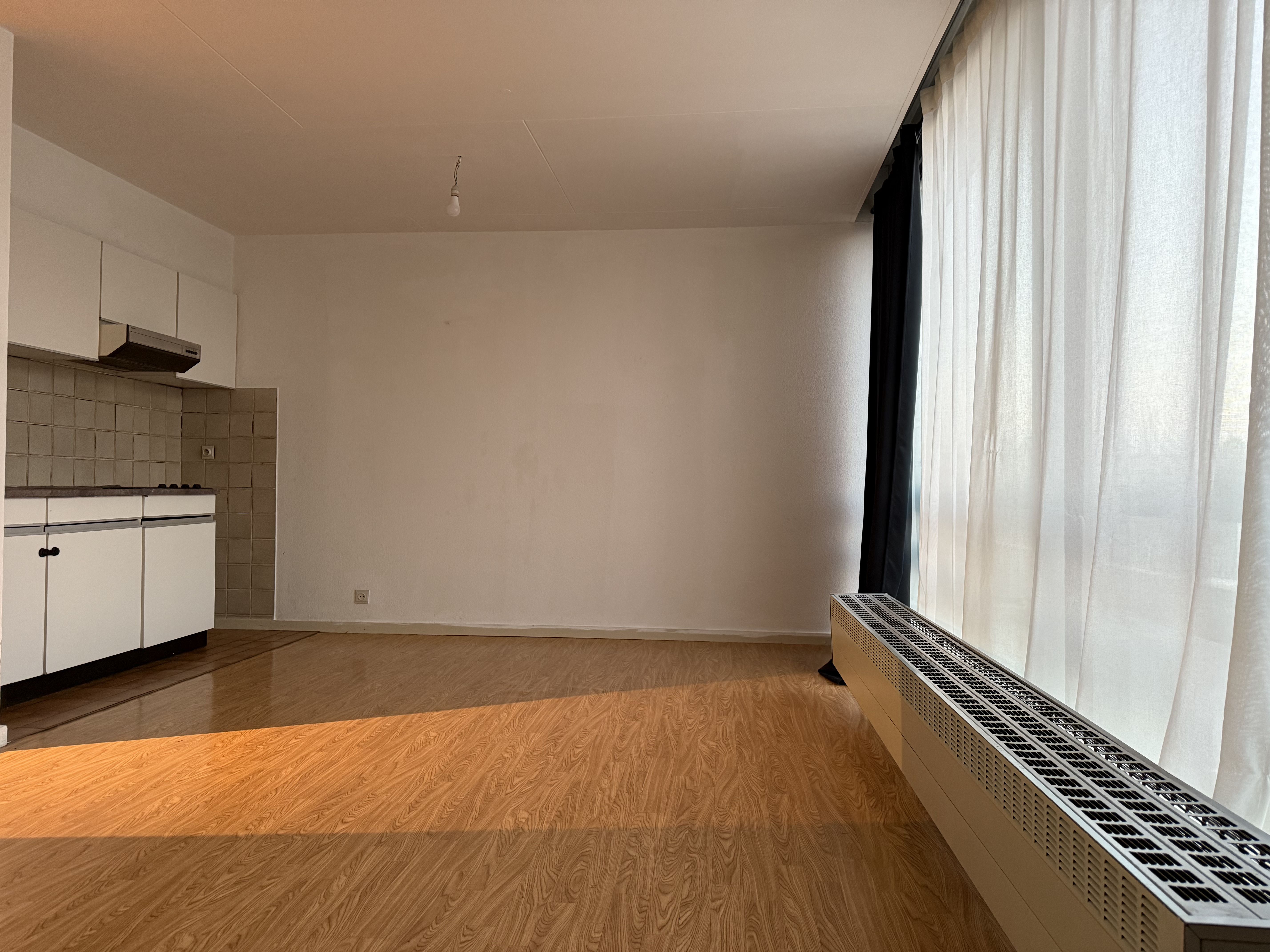 Appartement te huur voor 1 jaar in centrum Brasschaat - huurprijs inclusief verwarming en water. foto 4