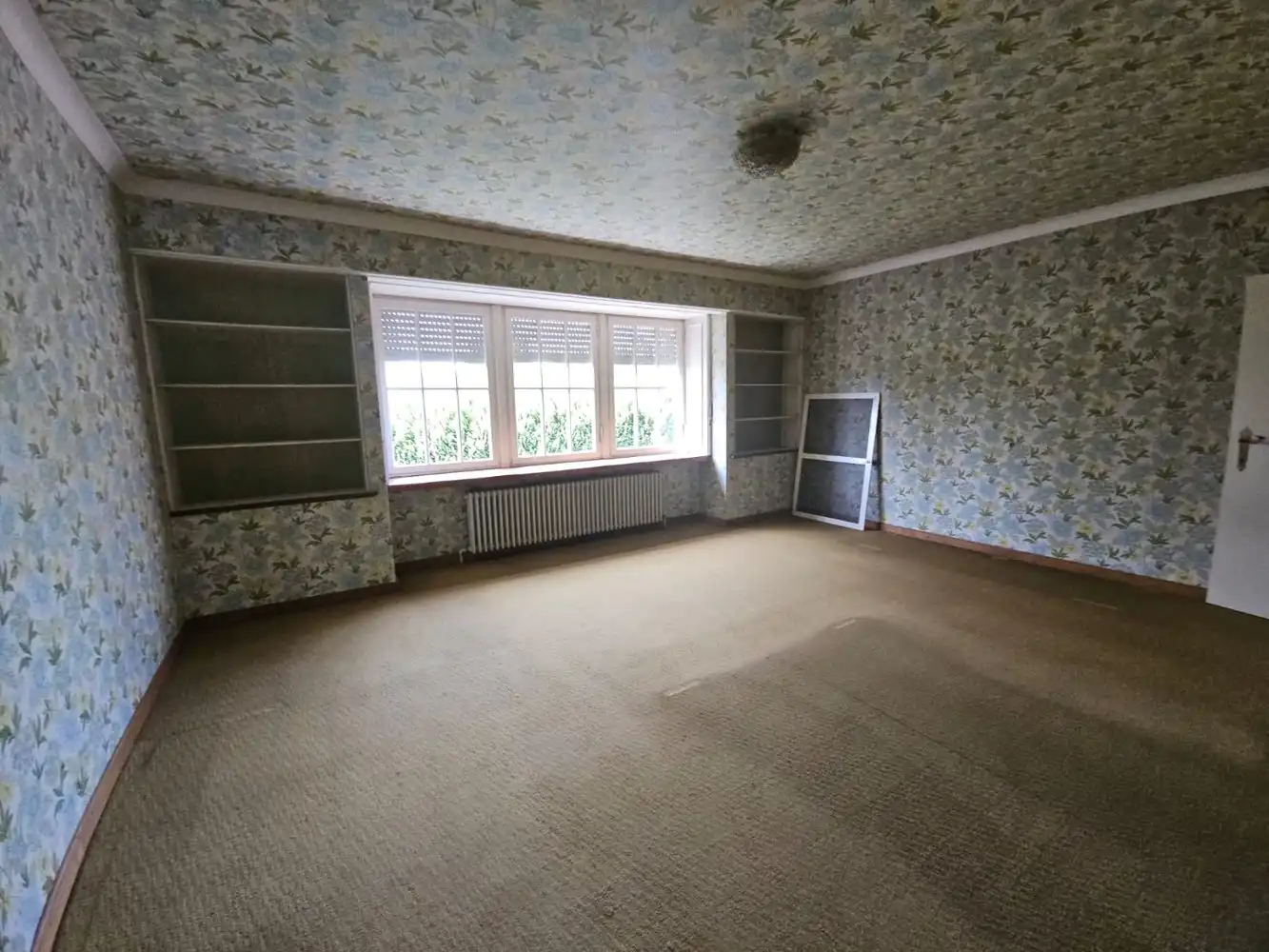 Charmante, te renoveren villa op gunstige locatie foto 22