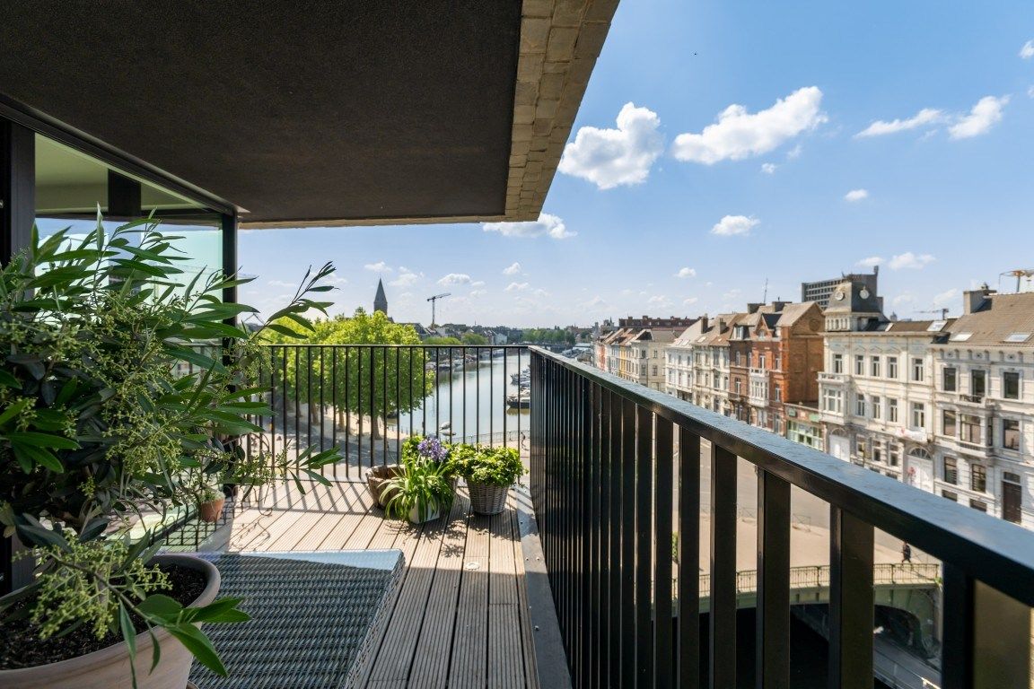 Mooi gelegen appartement langsheen het water met terrassen en parkeerplaats te Gent foto 2