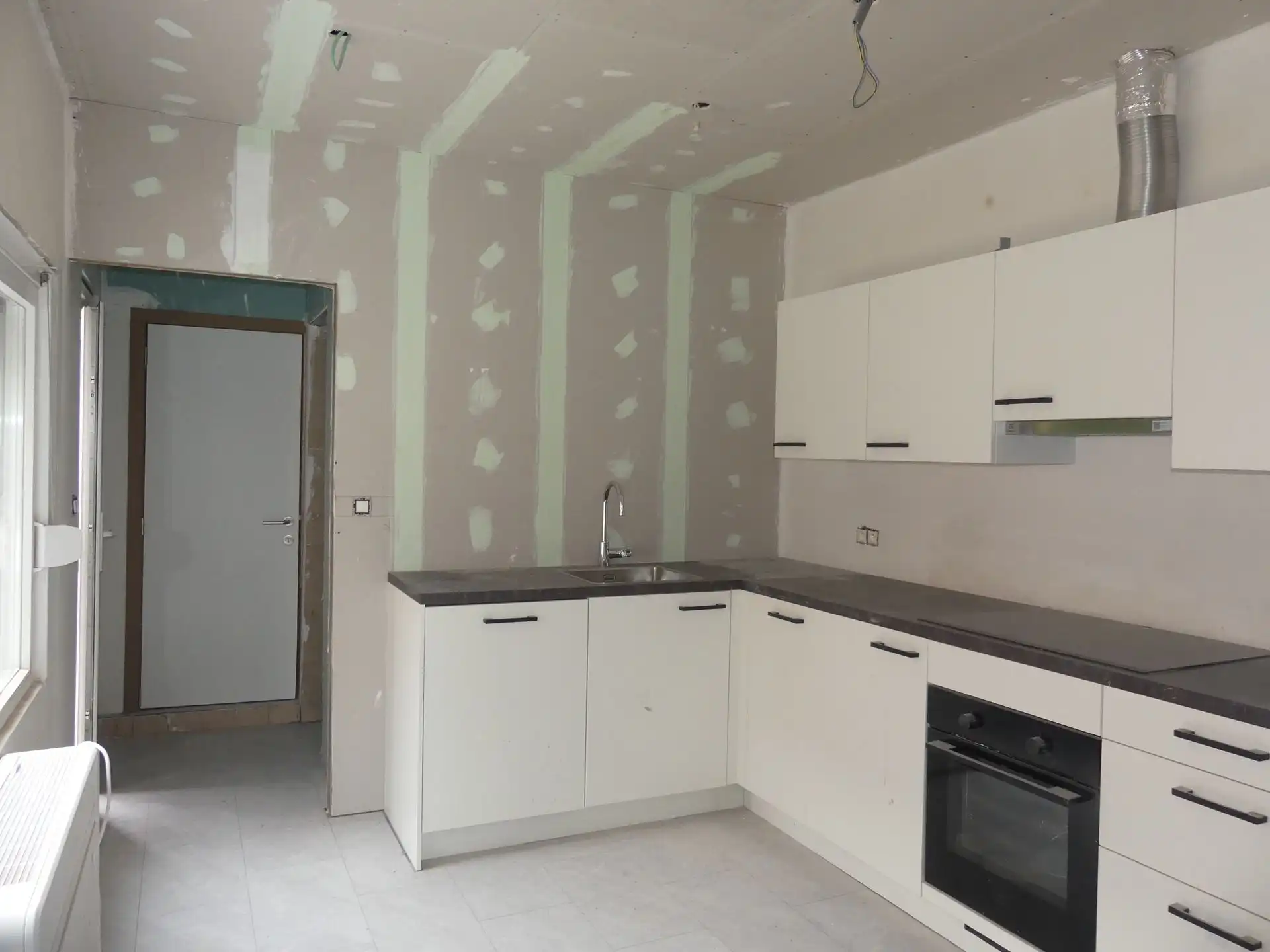 EPC A LABEL! Charmante, deels gerenoveerde halfopen woning! foto 3