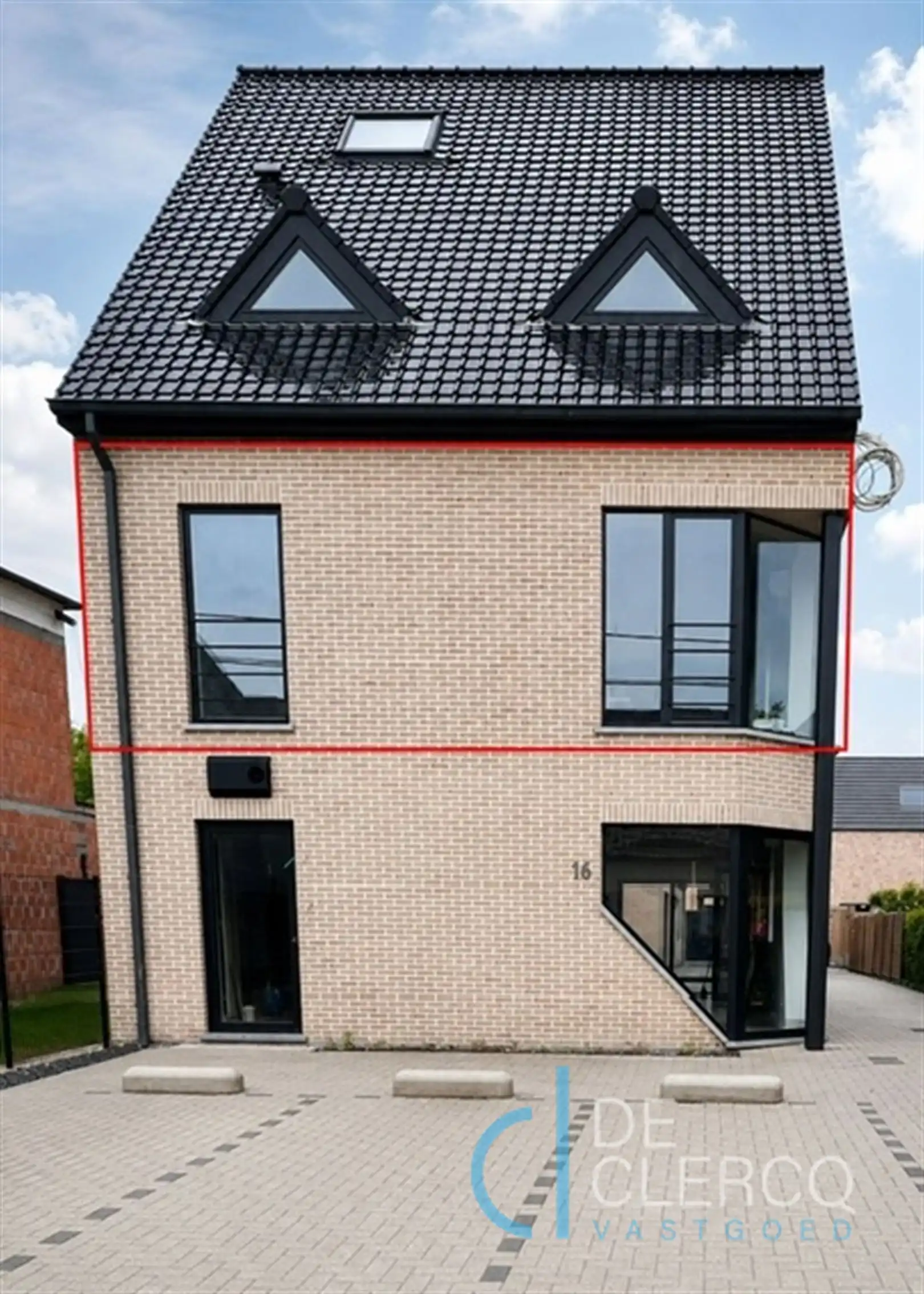 Gerenoveerd appartement met groot terras te Lochristi foto {{pictureIndex}}