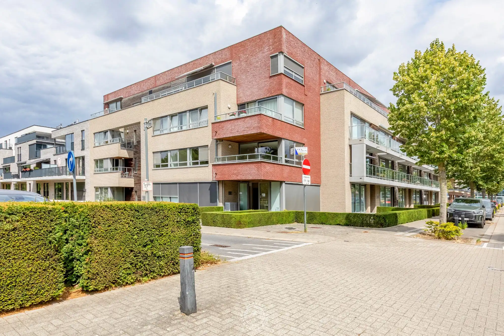 Lichtrijk hoekappartement met terras en Scheldezicht in Temse foto {{pictureIndex}}