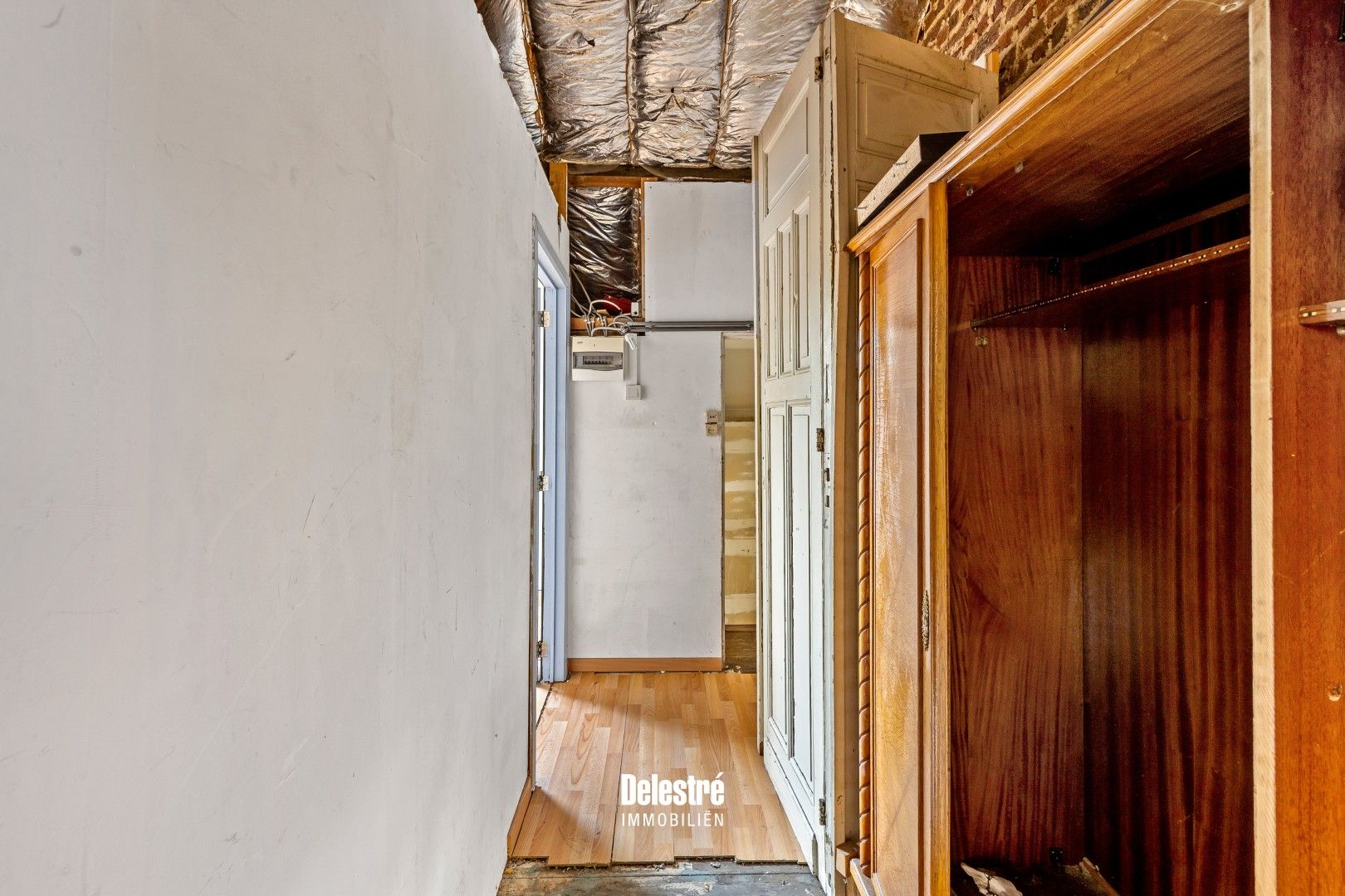 RENOVATIEPAREL MET GARAGE EN ZALIGE TUIN WELLE foto 21