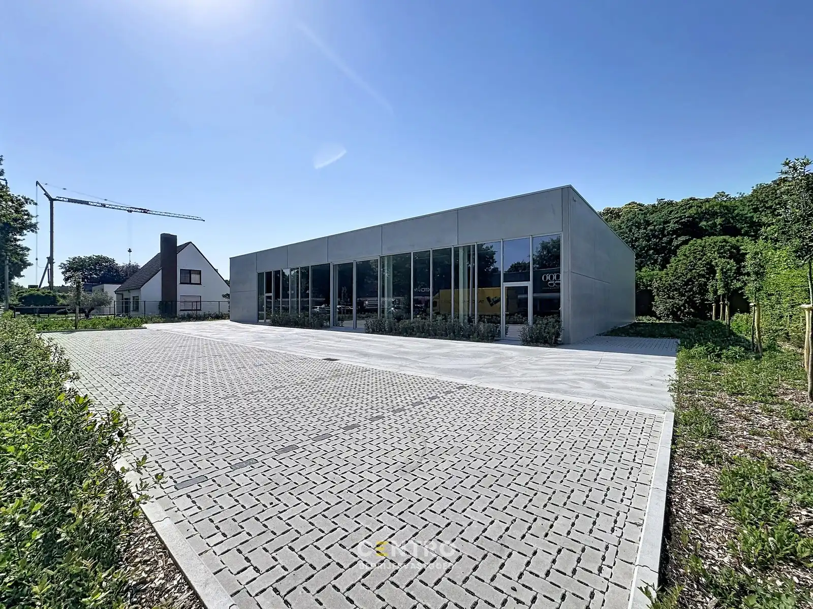 AAA-locatie: Nieuwe HANDELSRUIMTE (± 550m²) te huur met private parkeerplaatsen op het terrein. Langs DE Maalse Steenweg te Brugge (Sint-Kruis) foto {{pictureIndex}}