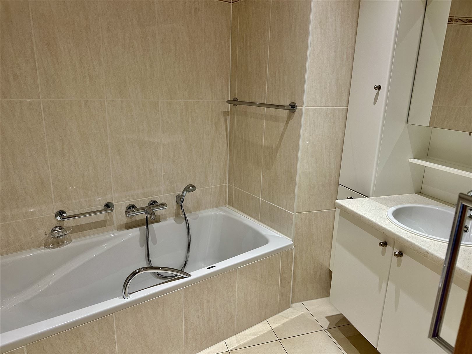 Appartement te huur op toplocatie in Oudenaarde  foto 8