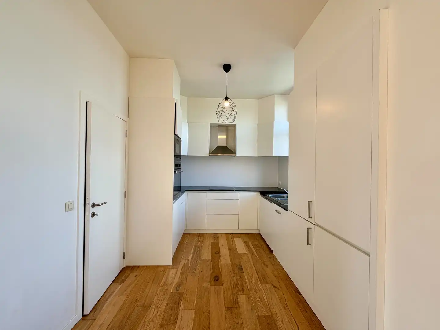 Gerenoveerd duplex-appartement met twee slaapkamers te Ardooie centrum! foto 3
