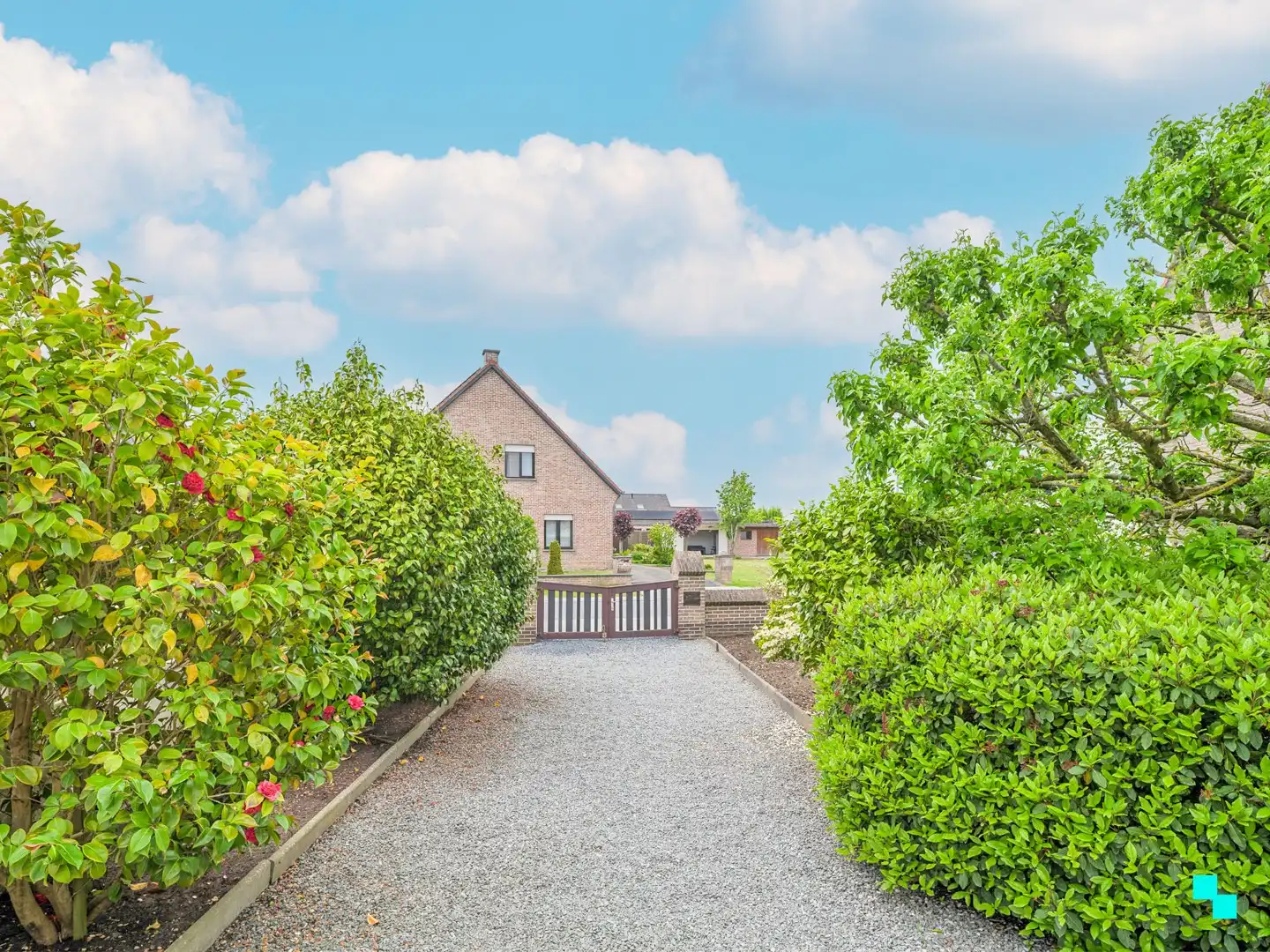 Ruime, te renoveren woning in het mooie Asper foto 27