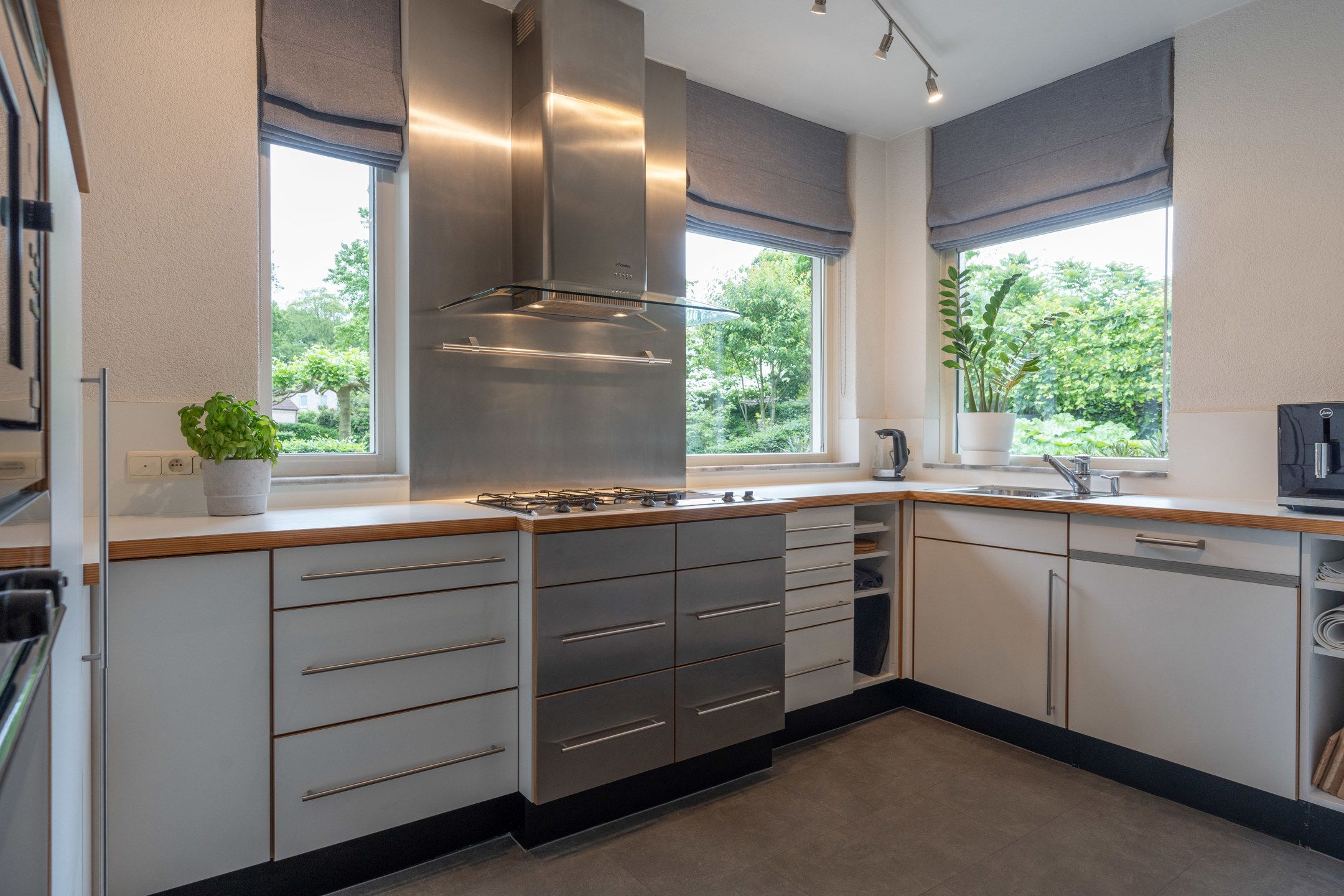 Unieke instapklare villa op 1500 m² te Oud-Turnhout foto 12