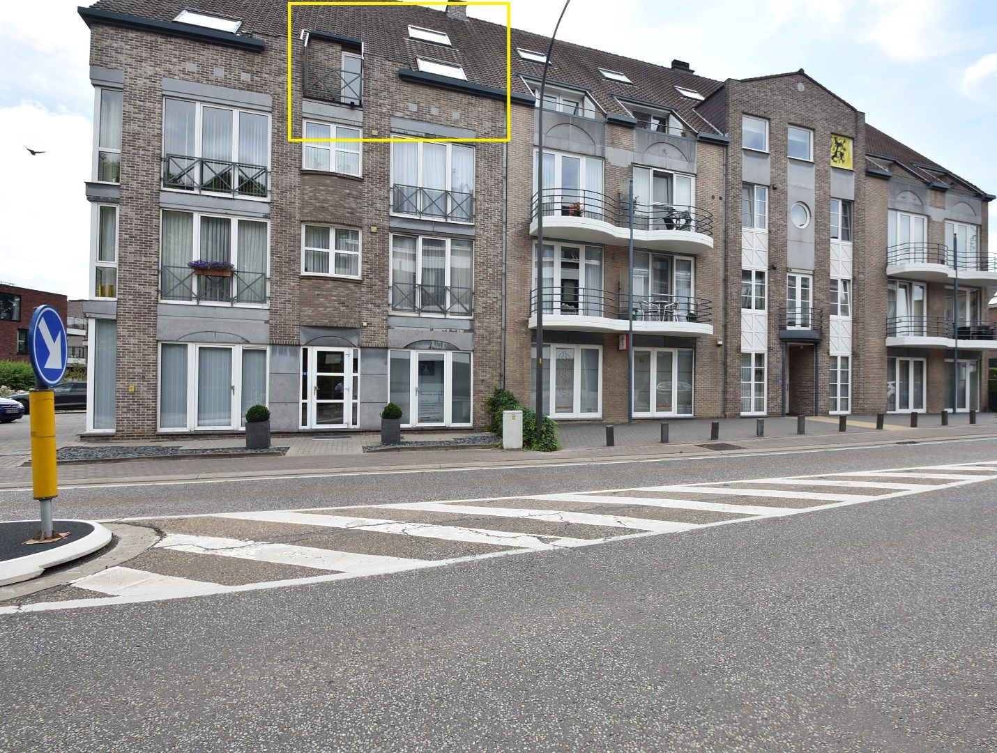 Gezellig duplex-appartementje met 1 slaapkamer nabij centrum van Bilzen foto {{pictureIndex}}