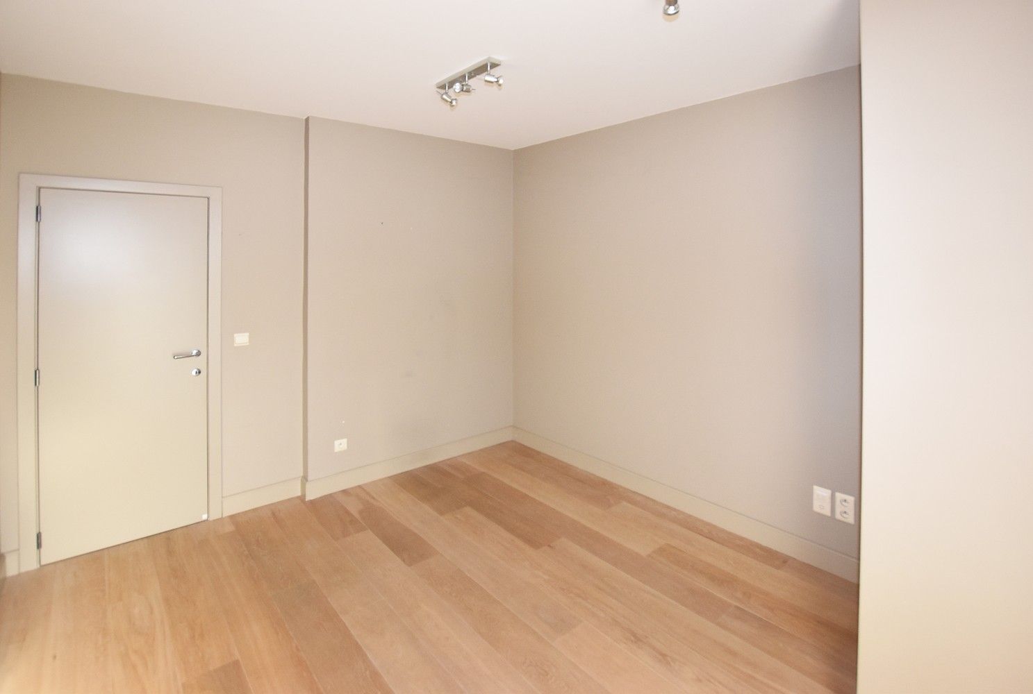 Mooi gelijkvloers appartement met twee slaapkamers en een groot terras te Wijnegem! foto 6
