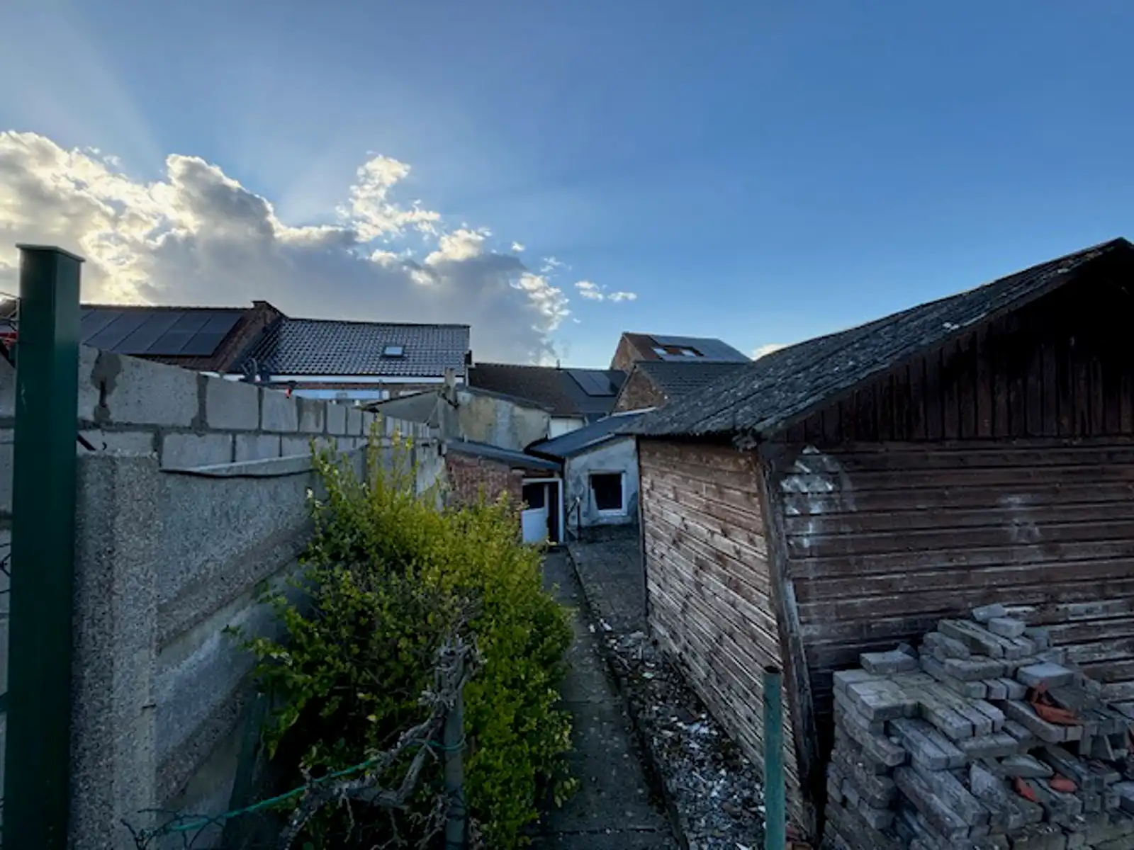 Rijwoning met zij- en achteringang te Gingelom foto 14