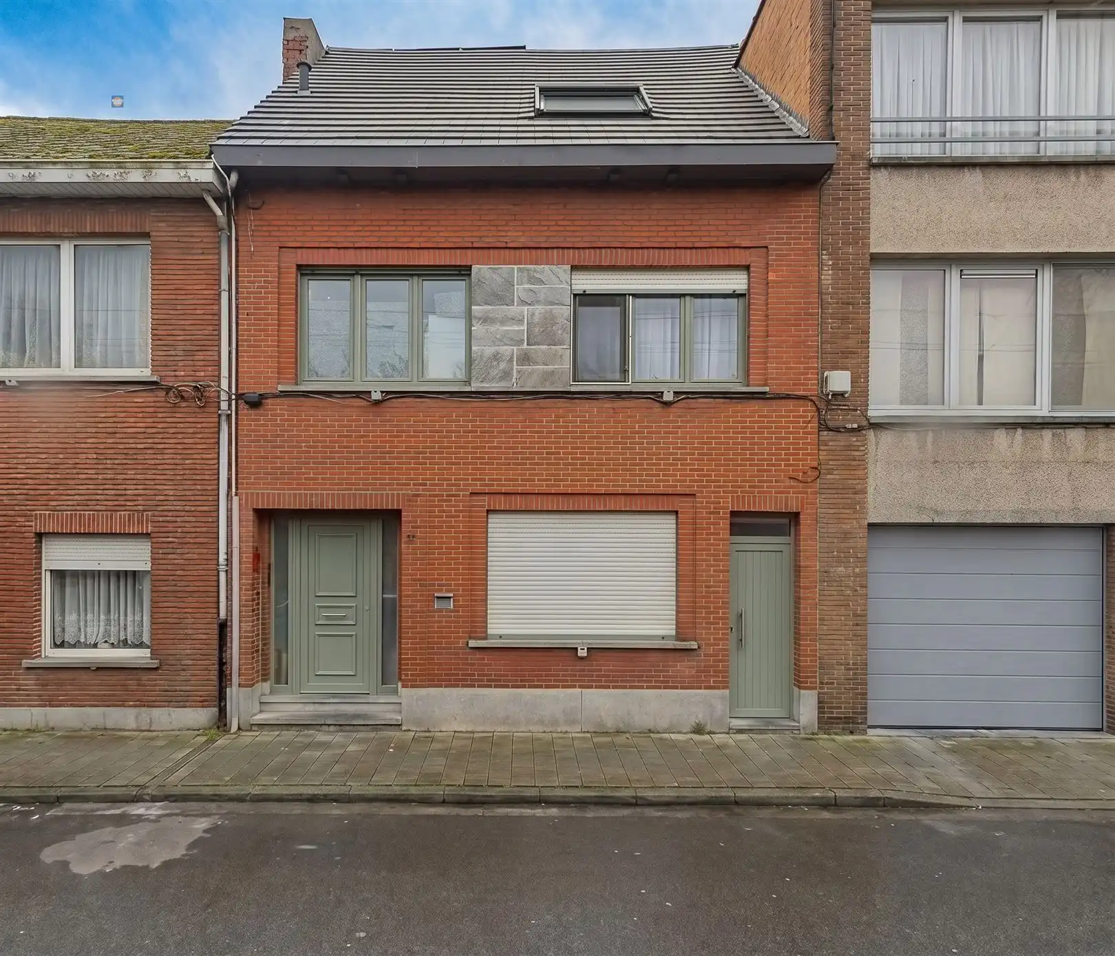 Gerenoveerde woning met 4 slaapkamers in Willebroek foto {{pictureIndex}}