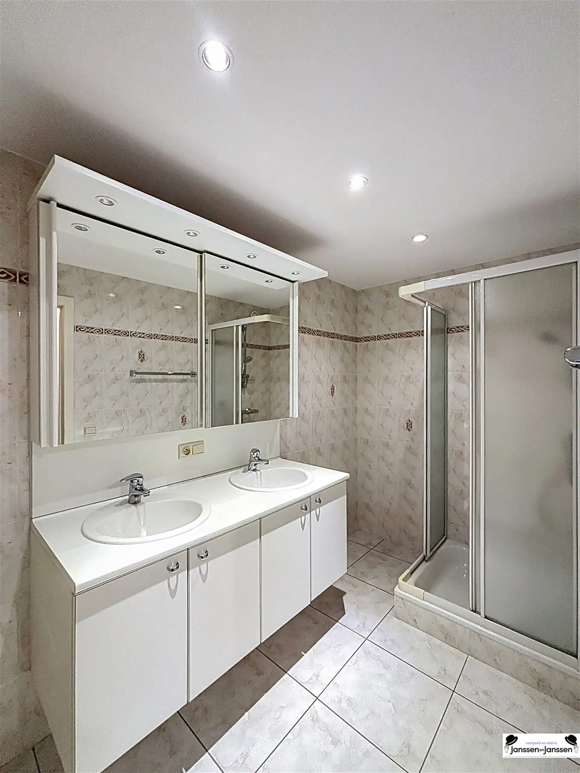 Ruim gelijkvloers appartement met topligging in Oostende foto 18