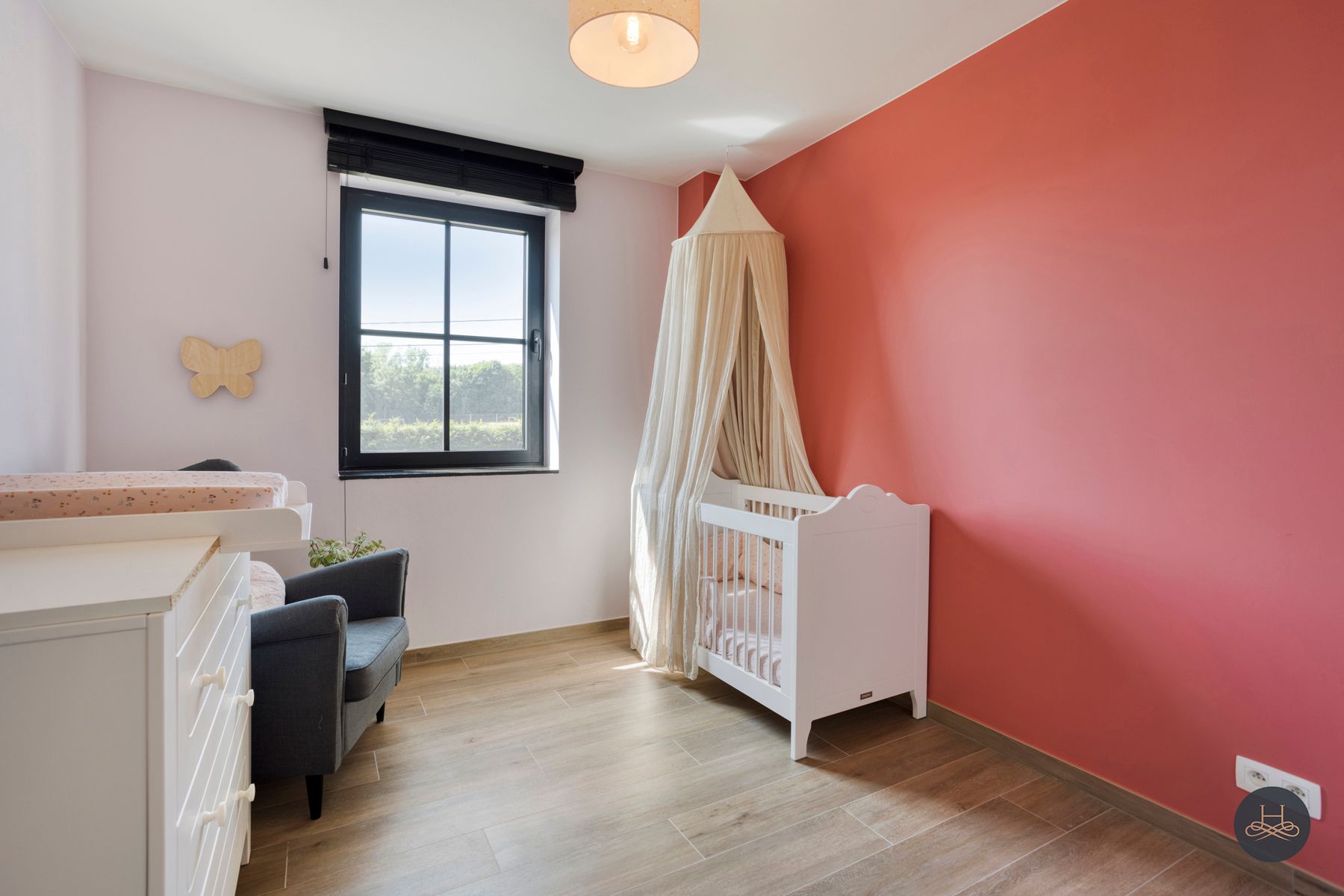 Recente moderne halfopen woning met zicht op groen foto 15