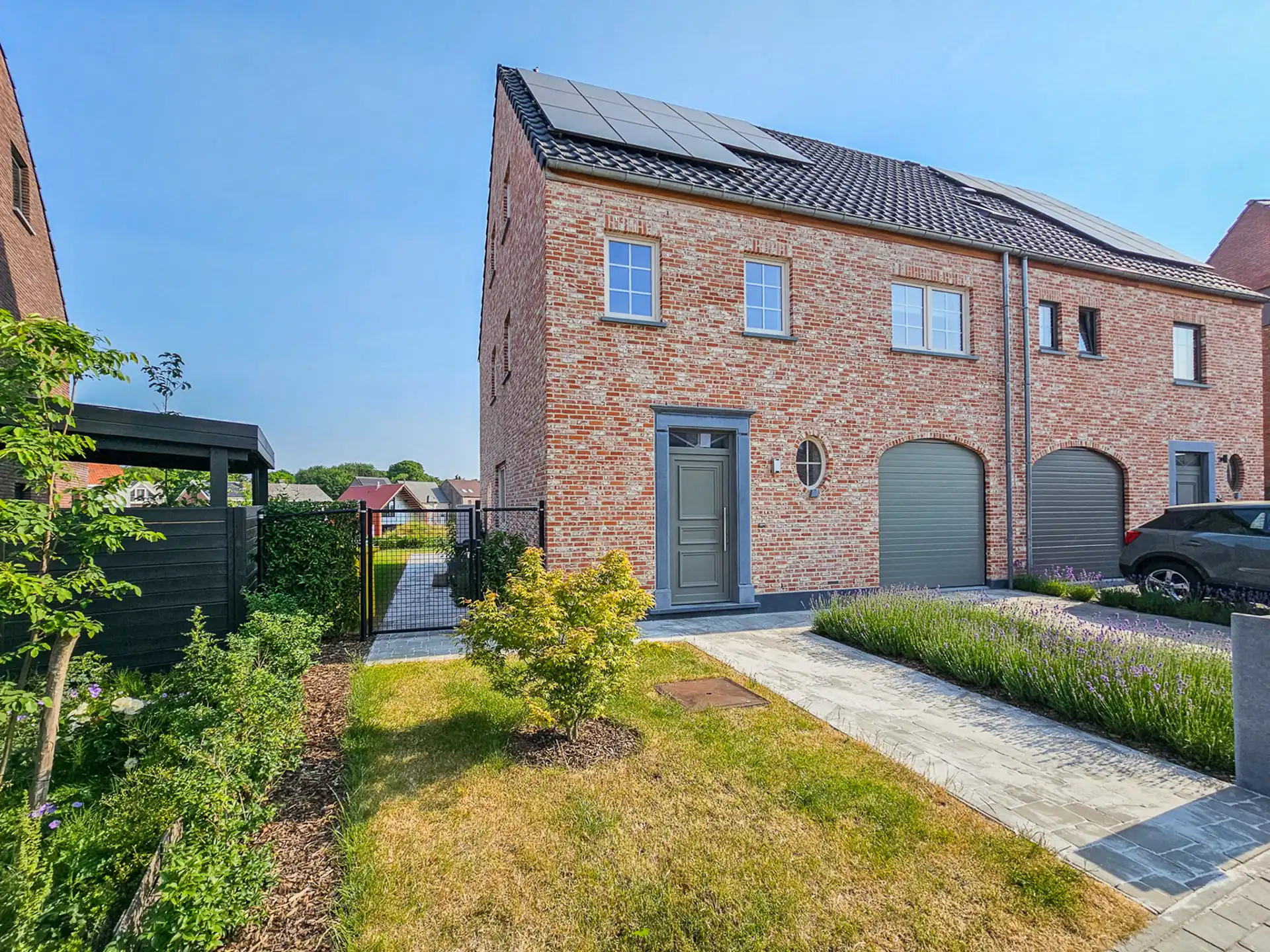 Prachtige energiezuinige nieuwbouwwoning foto {{pictureIndex}}