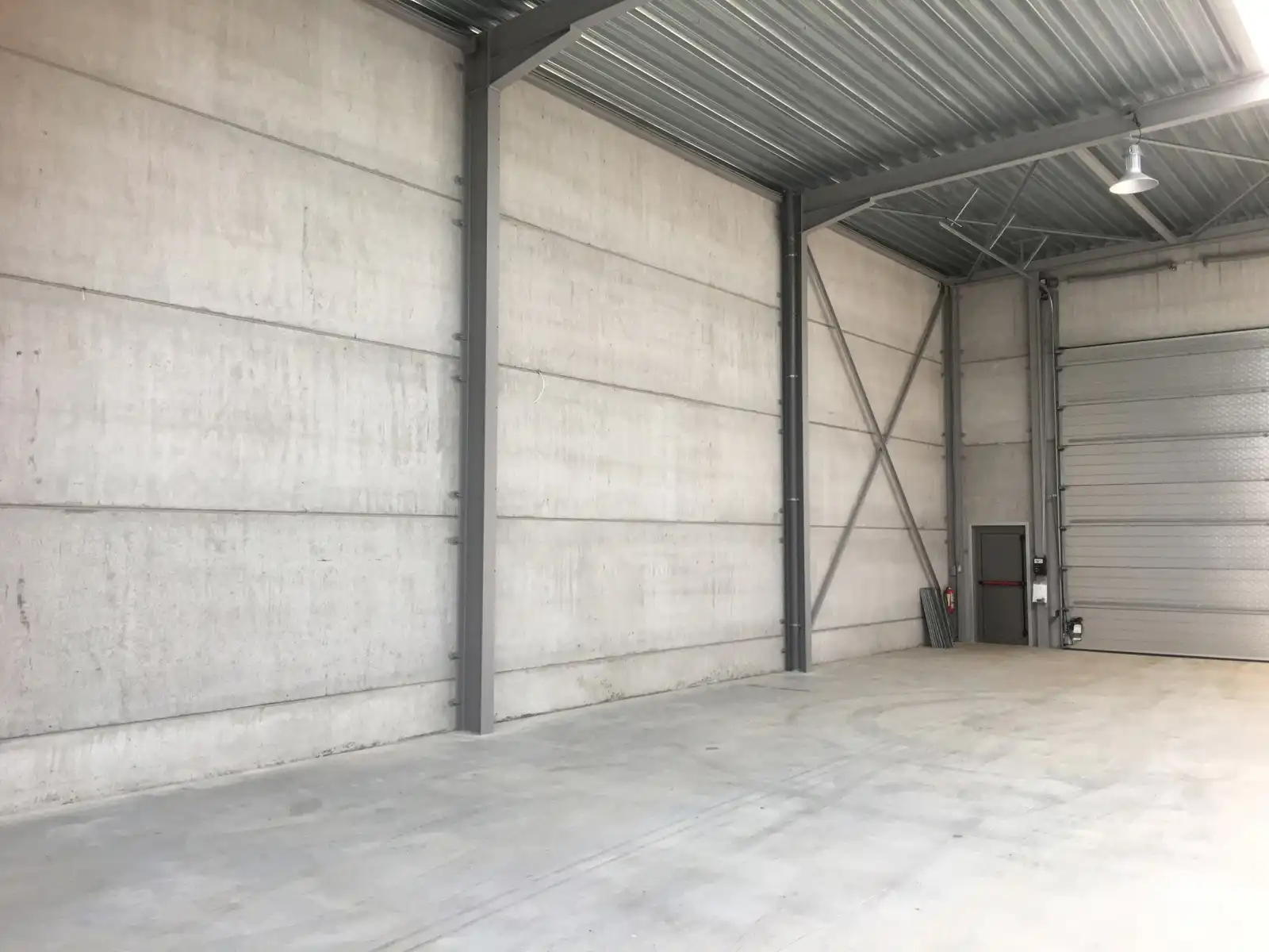 Magazijn te huur in Beveren ! foto 7