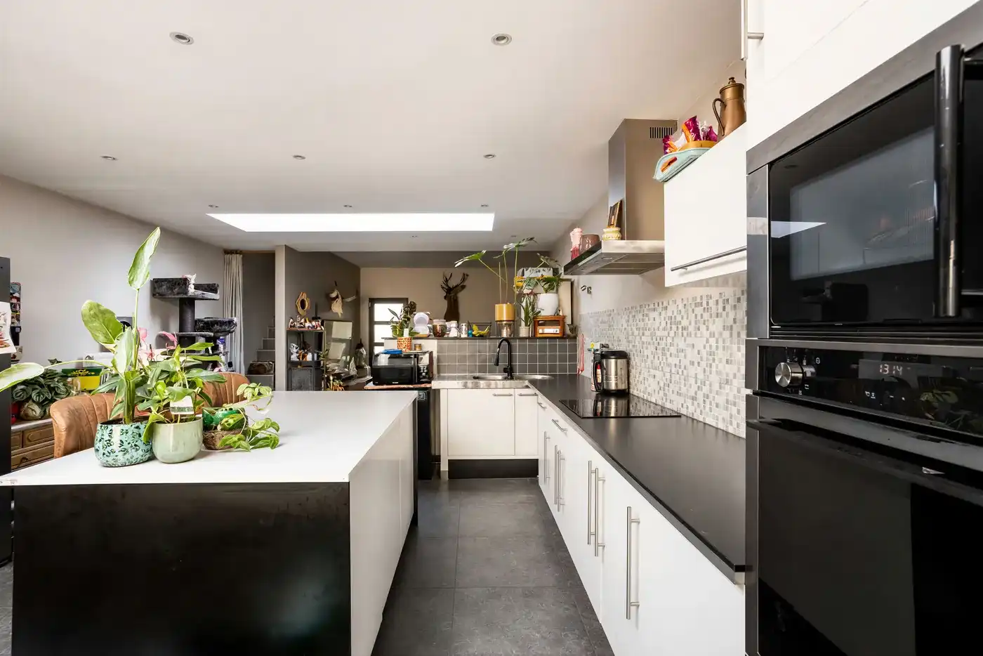 Verrassend ruime, instapklare woning in Zwevegem foto 4