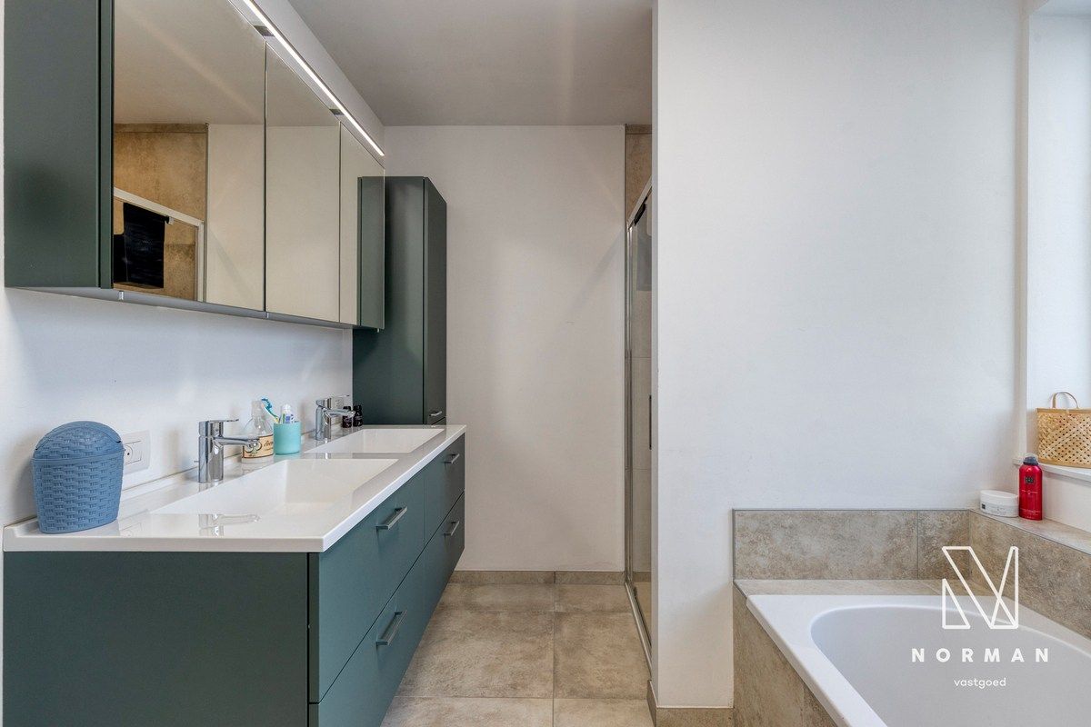 Recent gebouwde woning met 3 slaapkamers, landelijk uitzicht, garage en ruime tuin foto 13