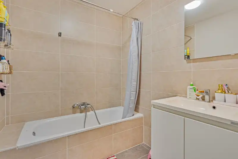 Interessant investeringsappartement met 2 slaapkamers en ruim terras foto 8
