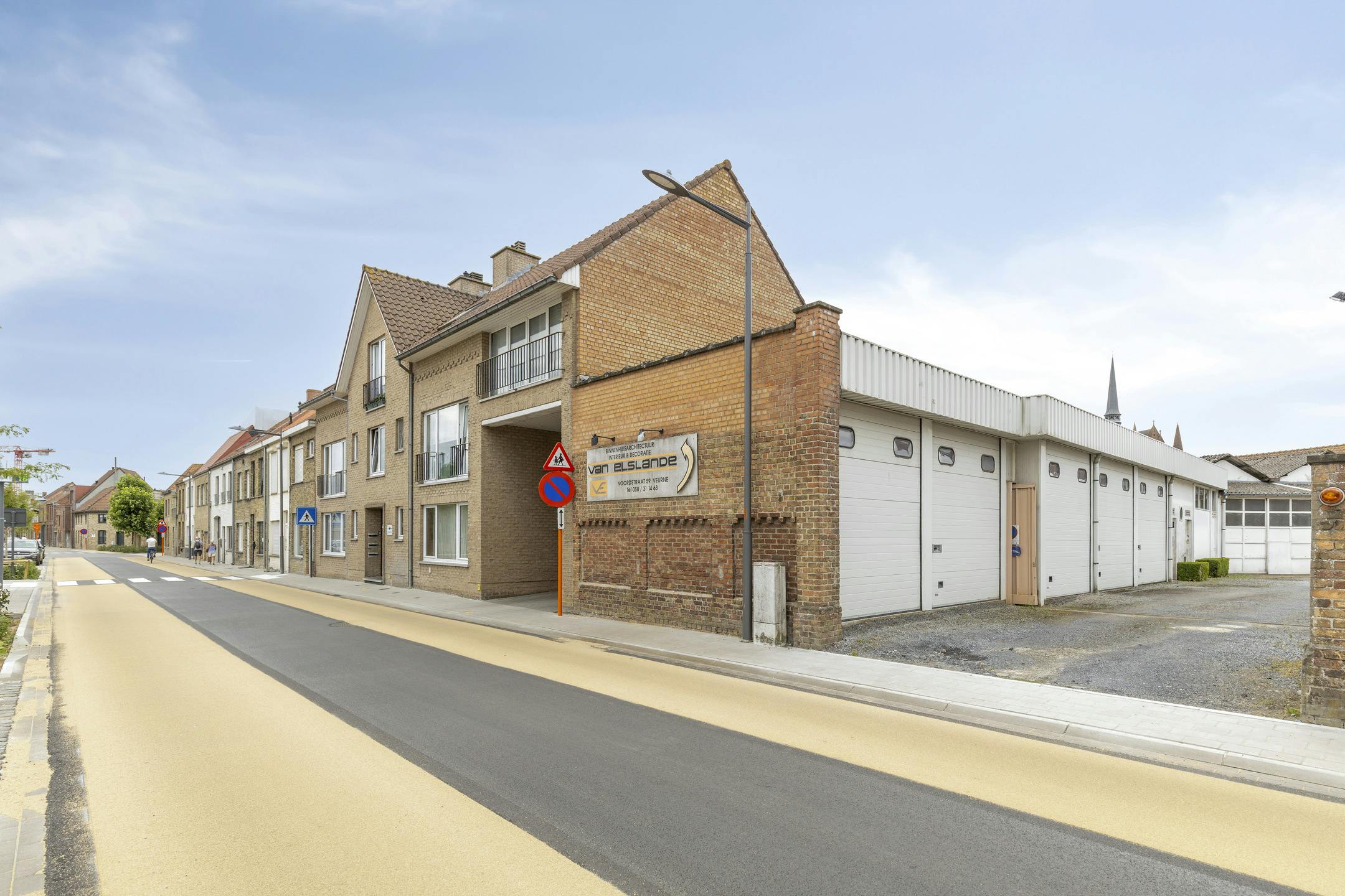 Woning met handelsgelijkvloers, atelier en garages te Veurne foto 9