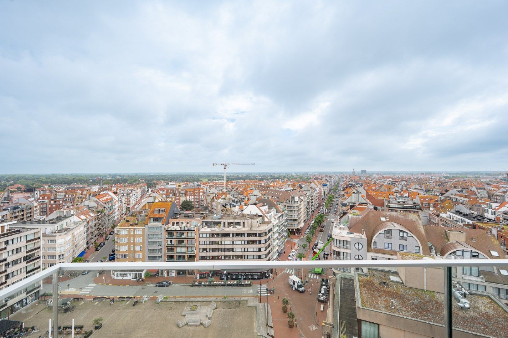 Uitzonderlijke penthouse gelegen op de Zeedijk aan het Van Bunnenplein met panoramische zichten. foto 10