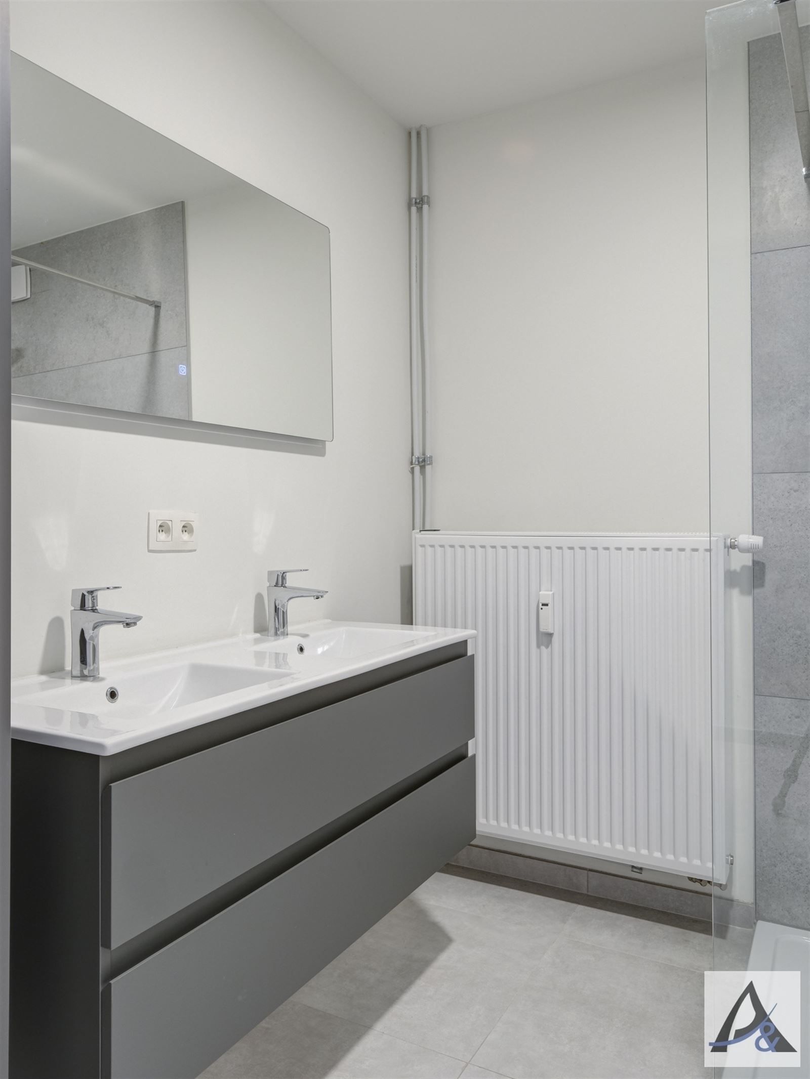 Instapklaar gelijkvloers appartement in hartje Bilzen met garage foto 18