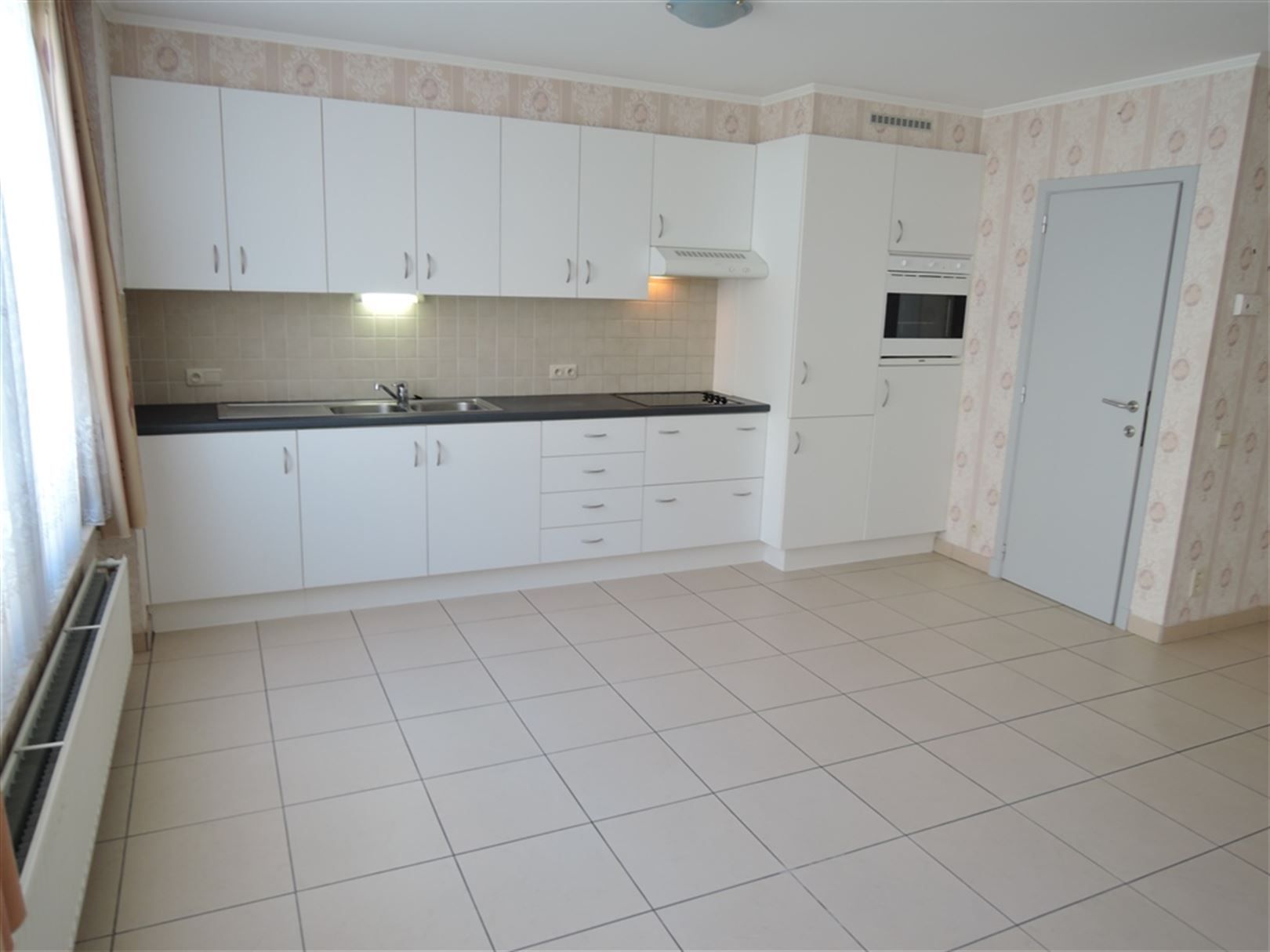 Gelijkvloers appartement met garage box foto 3