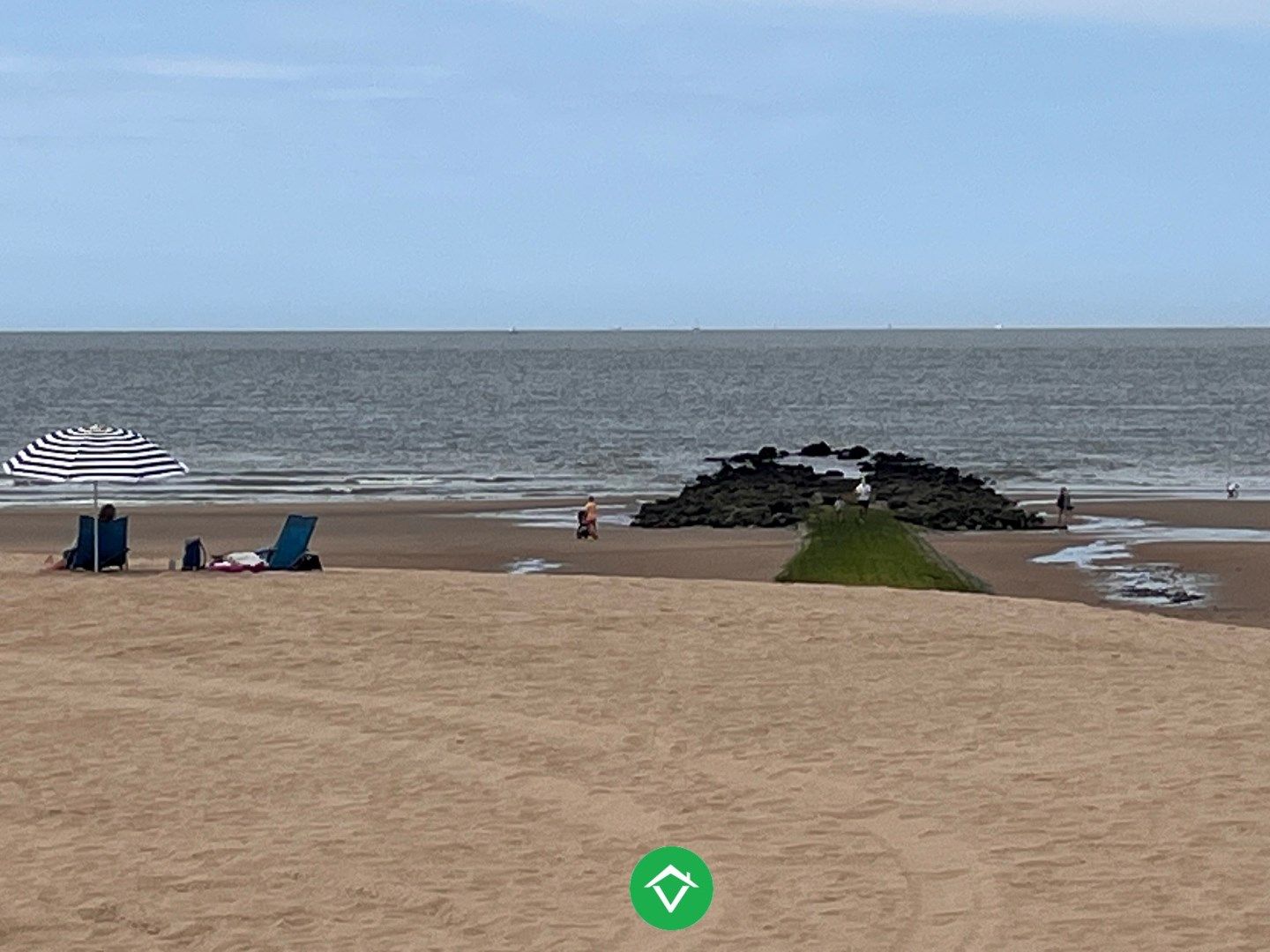 Vernieuwde gelijkvloersstudio met frontaal zeezicht, aan de dijk van Raversijde foto 13