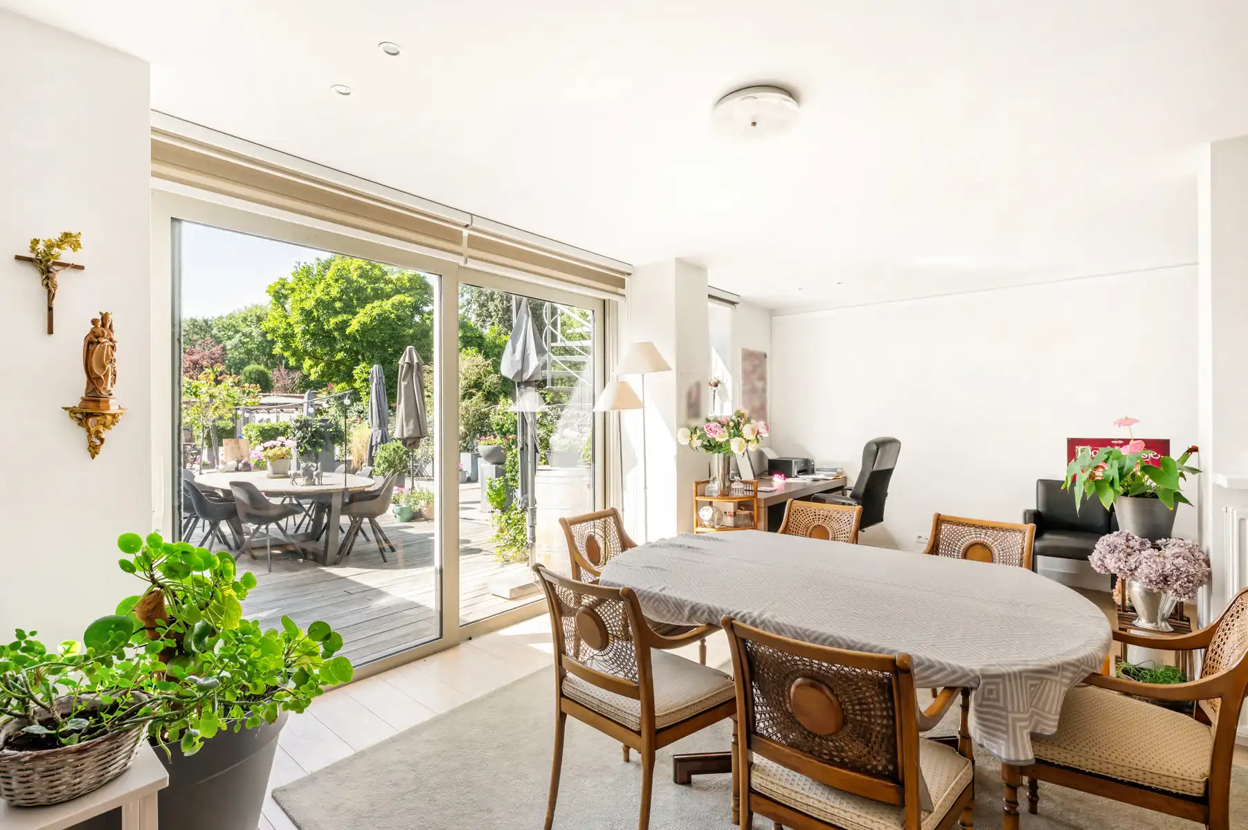 Grote woning met tal van mogelijkheden foto 30